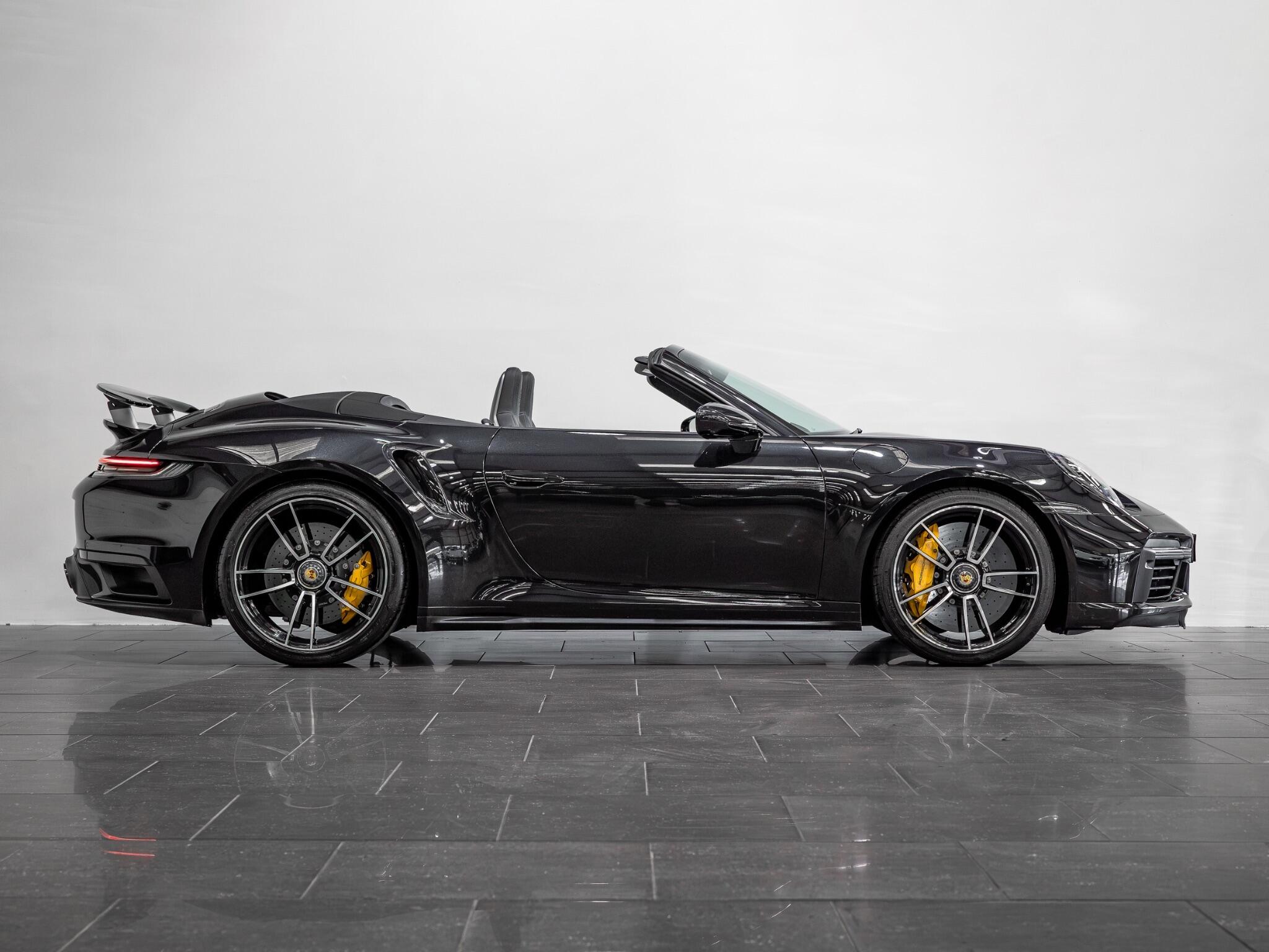 Porsche 911 view 7