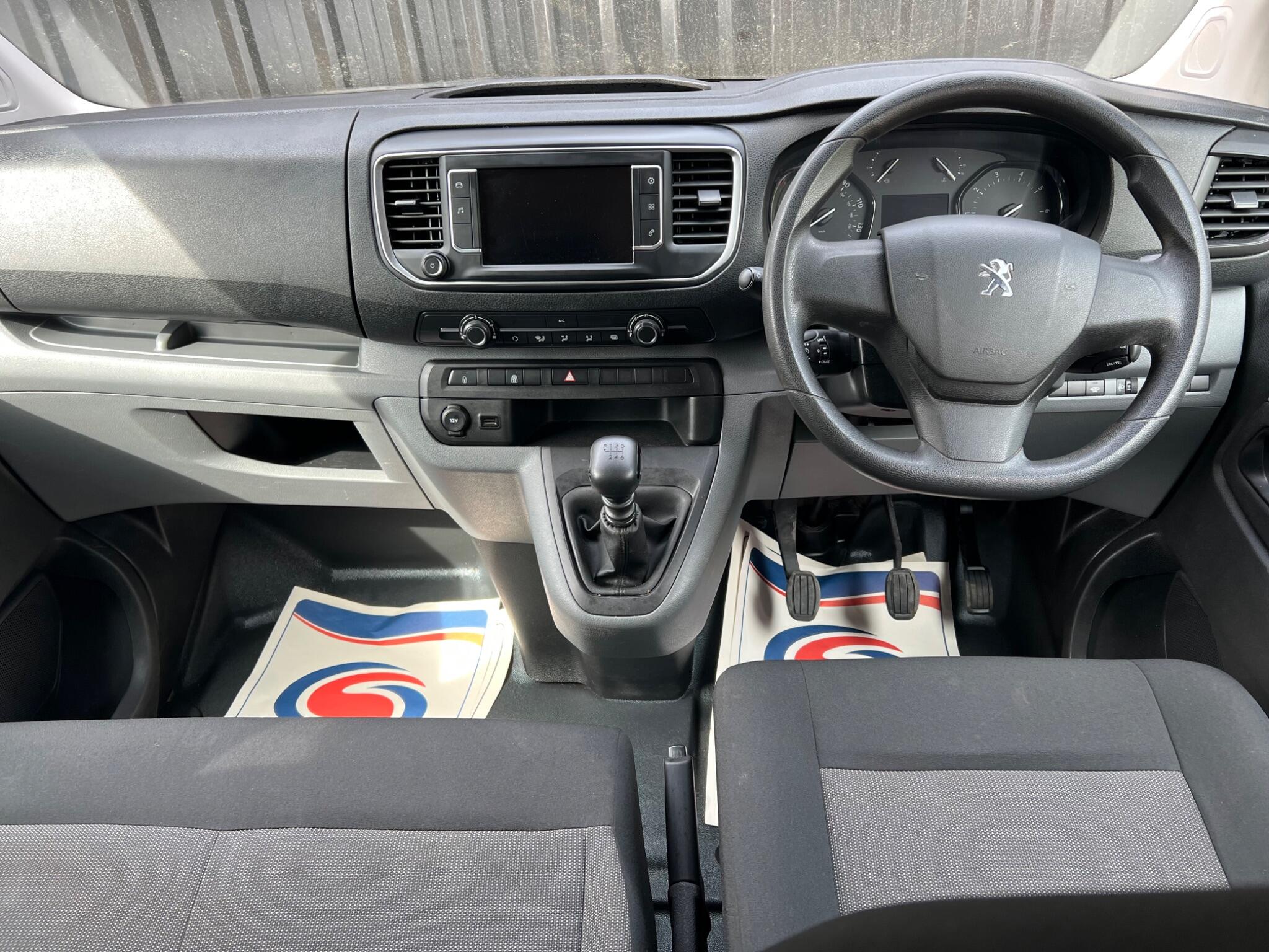 Peugeot Expert view 24