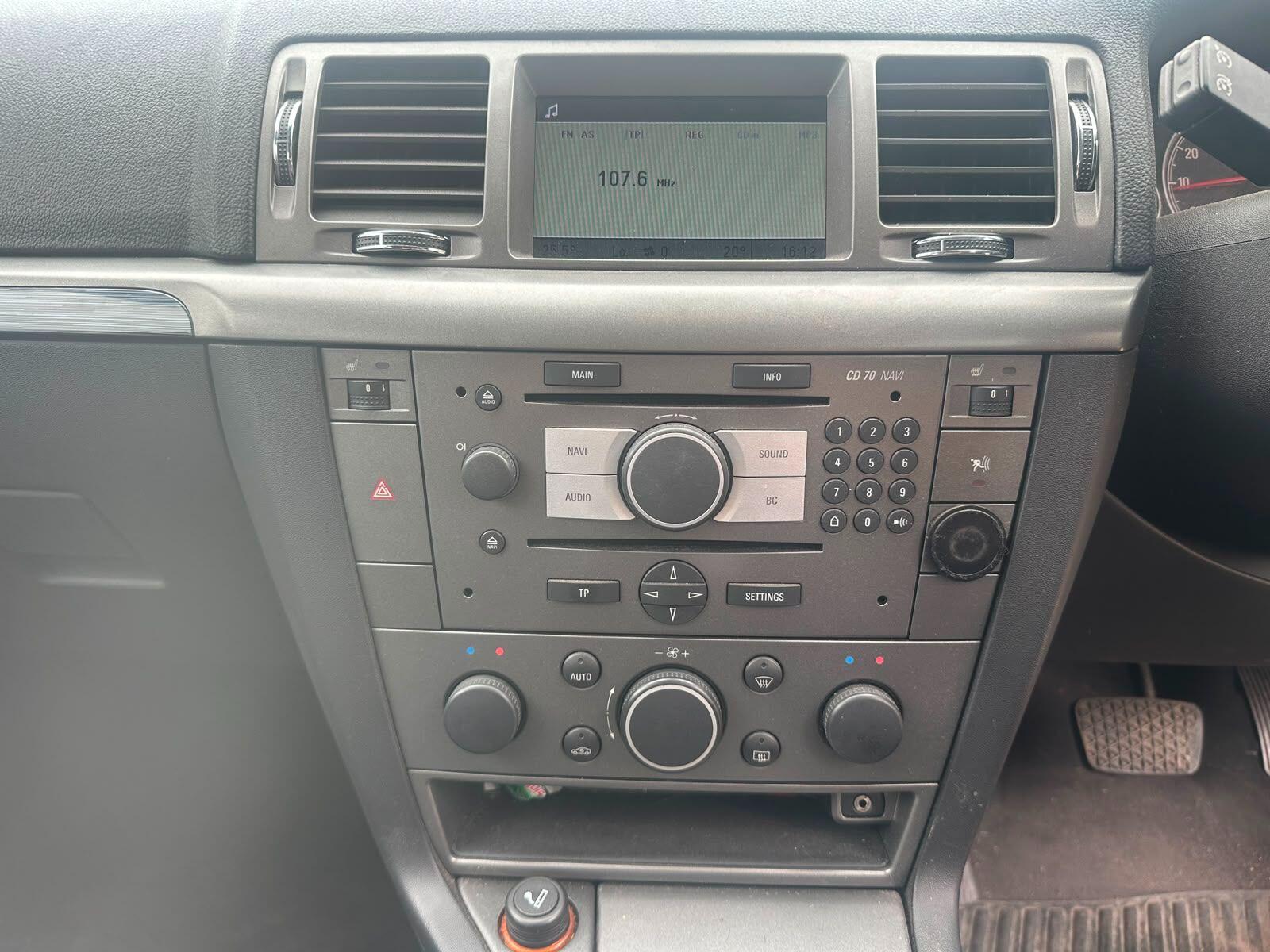 Vauxhall Vectra view 11