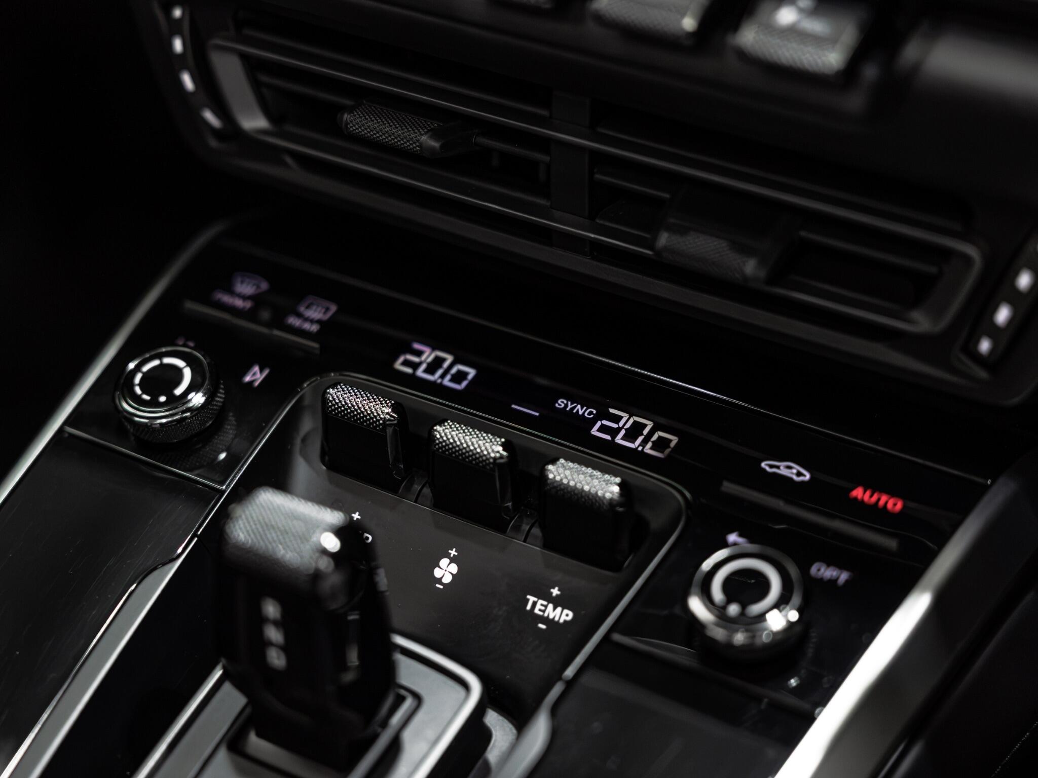 Porsche 911 view 23