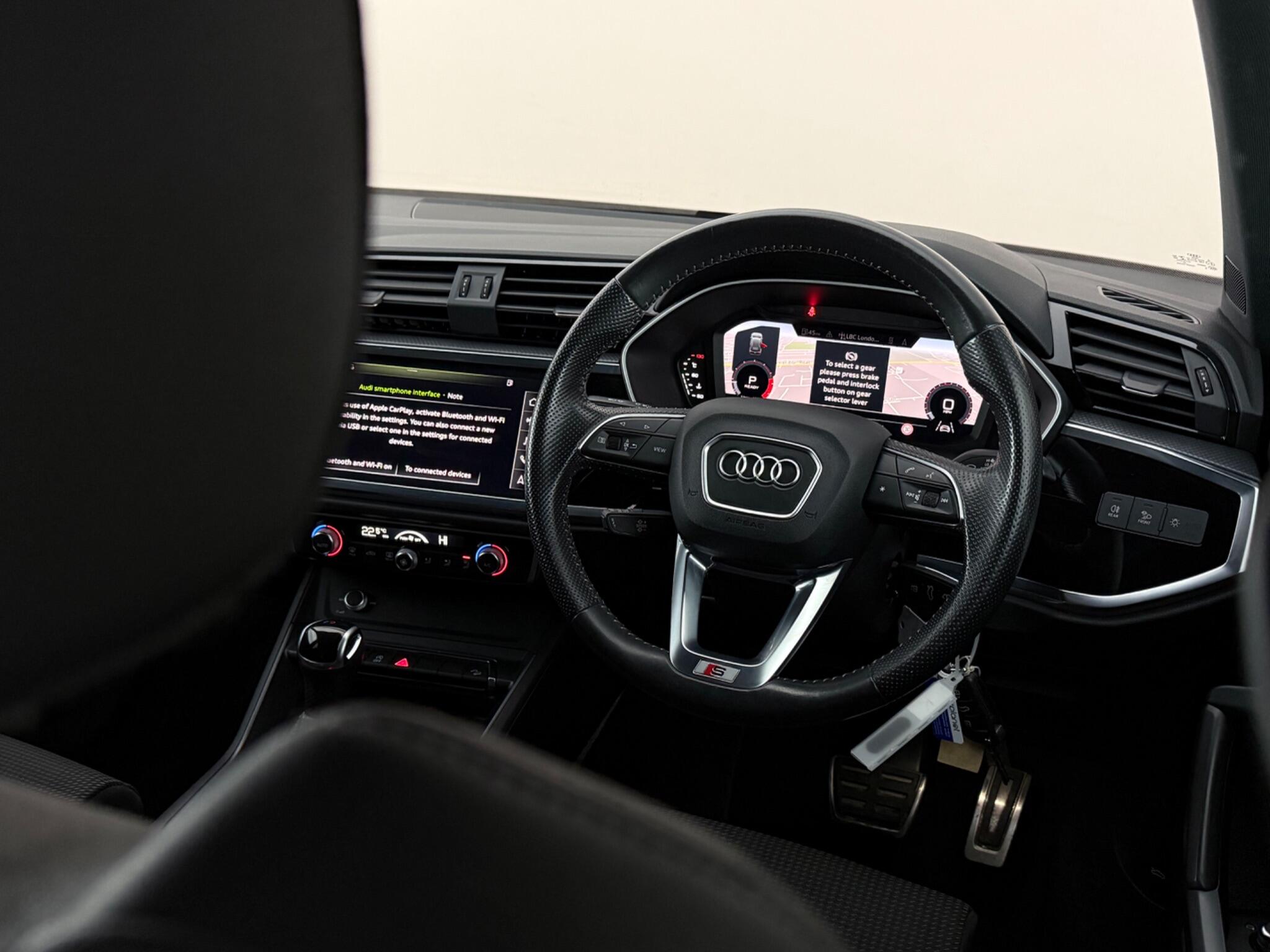 Audi Q3 view 13