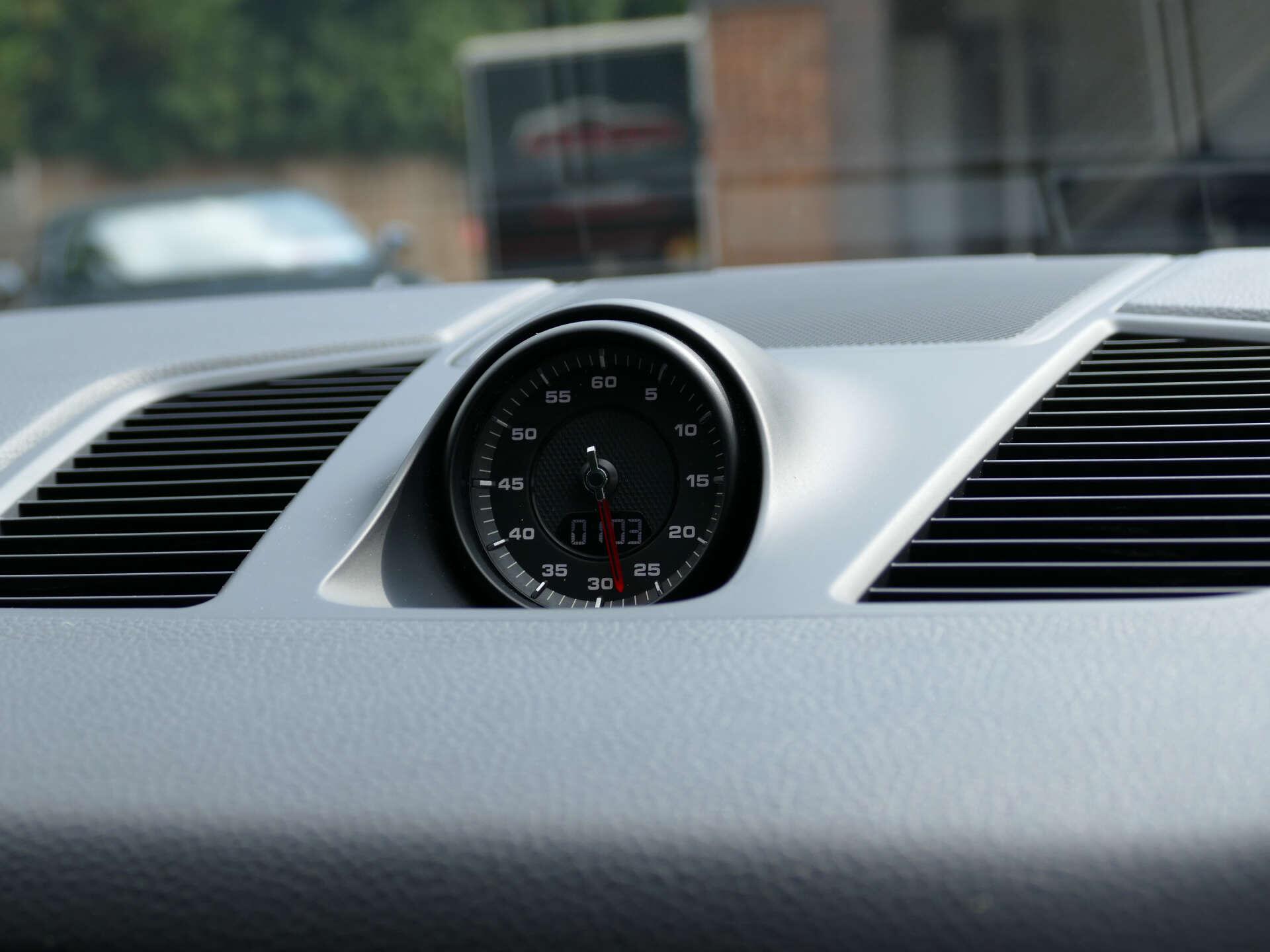Porsche Cayenne view 36