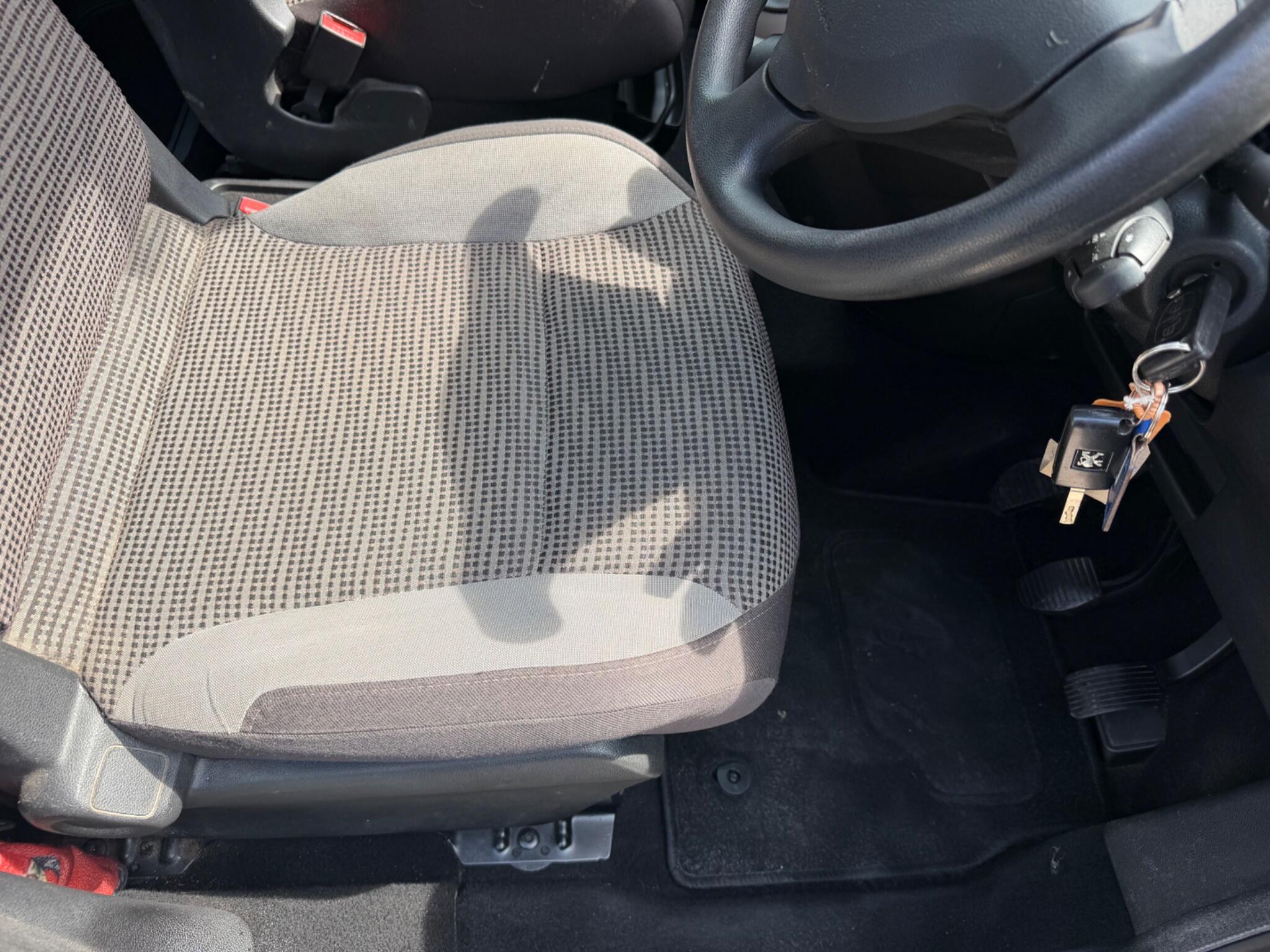 Peugeot Partner Tepee view 13