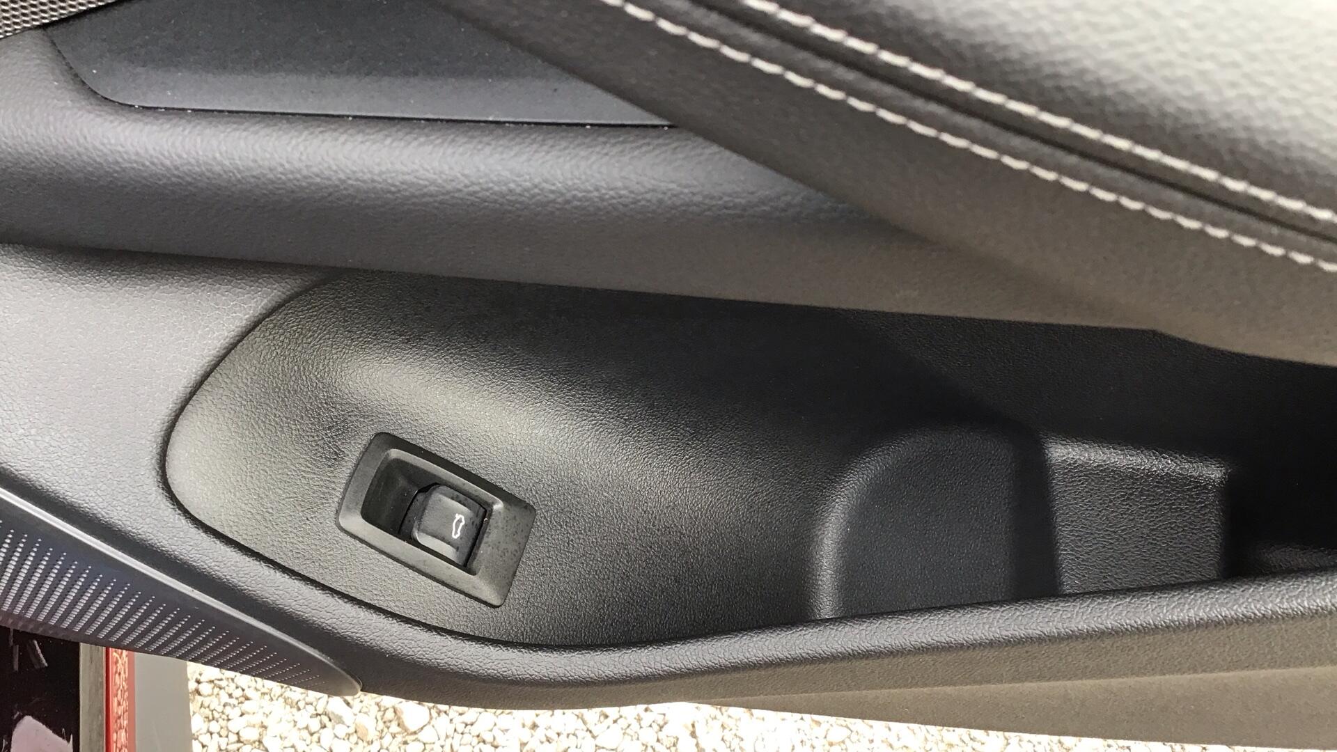 BMW i4 view 30