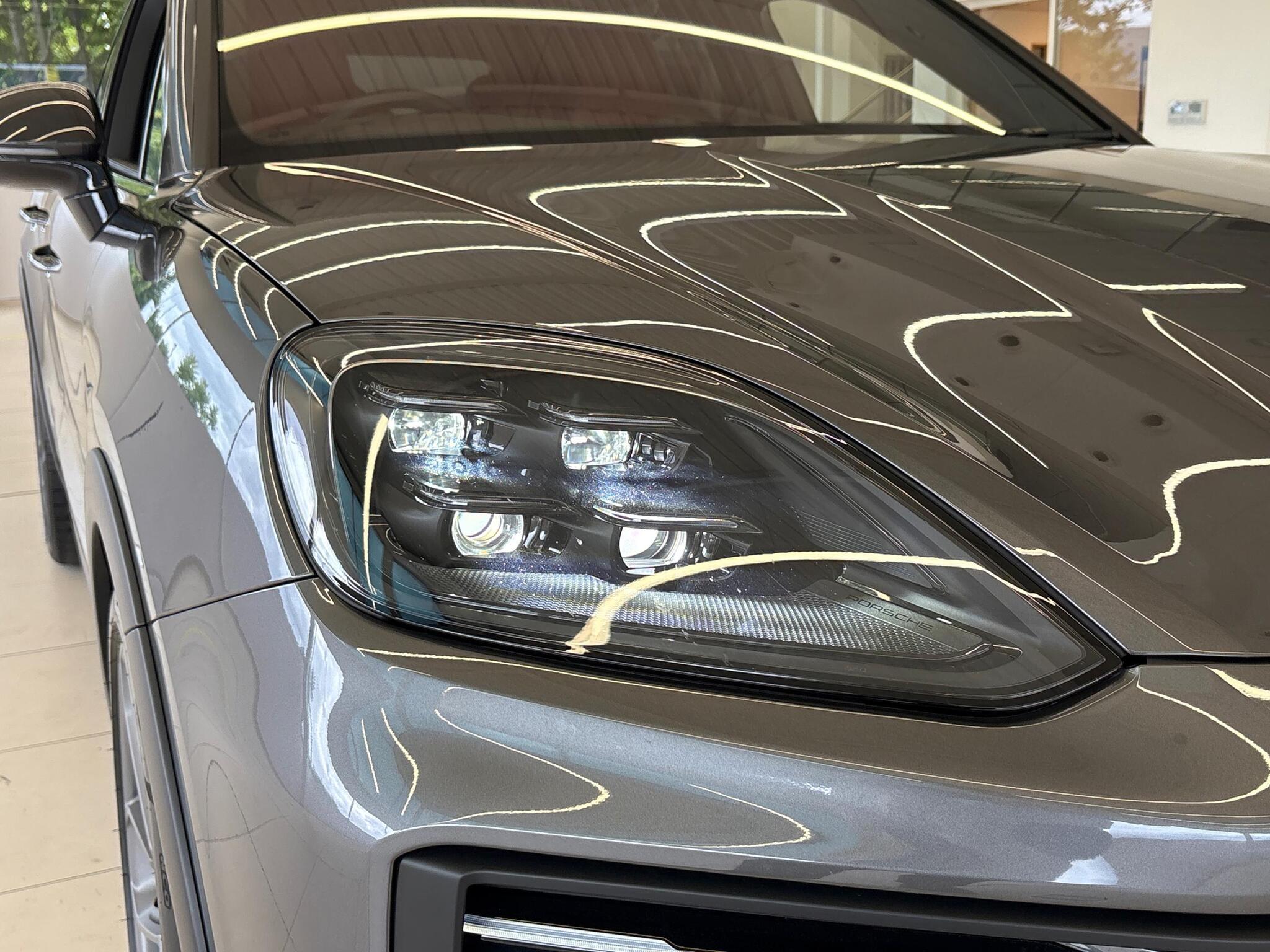 Porsche Cayenne view 21