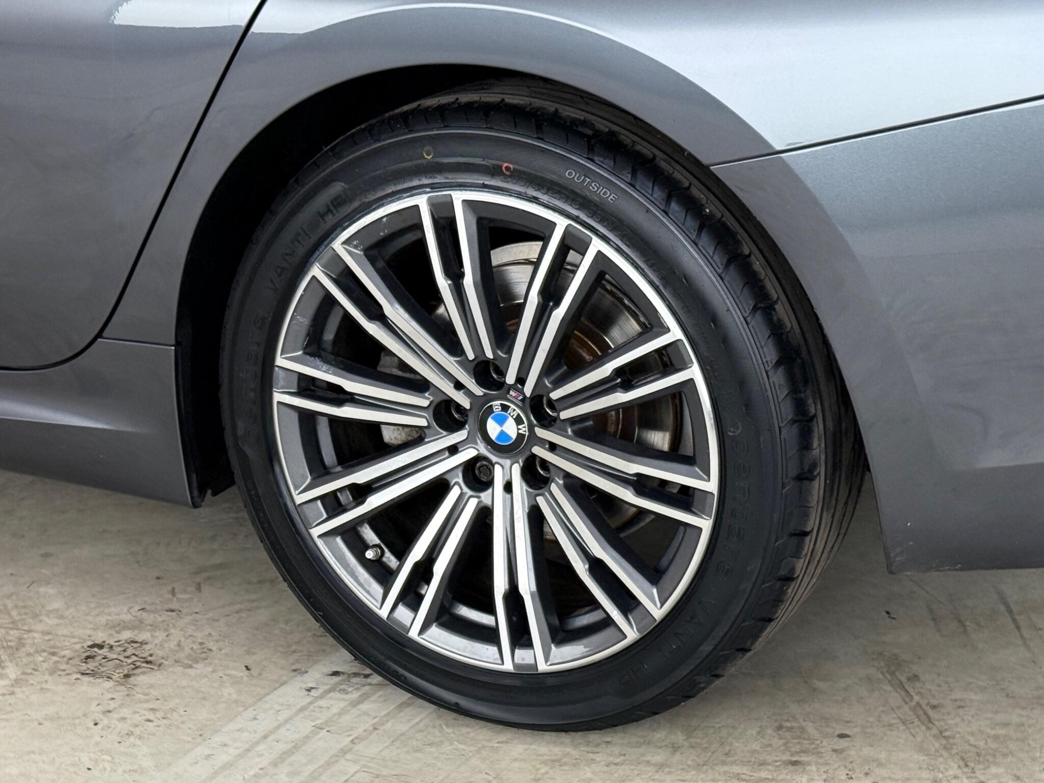 BMW 3 Series view 9