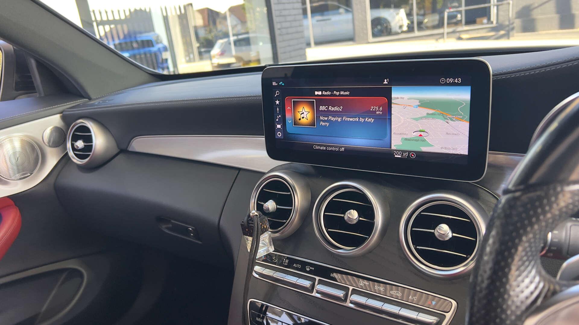 Mercedes-Benz C-Class view 36