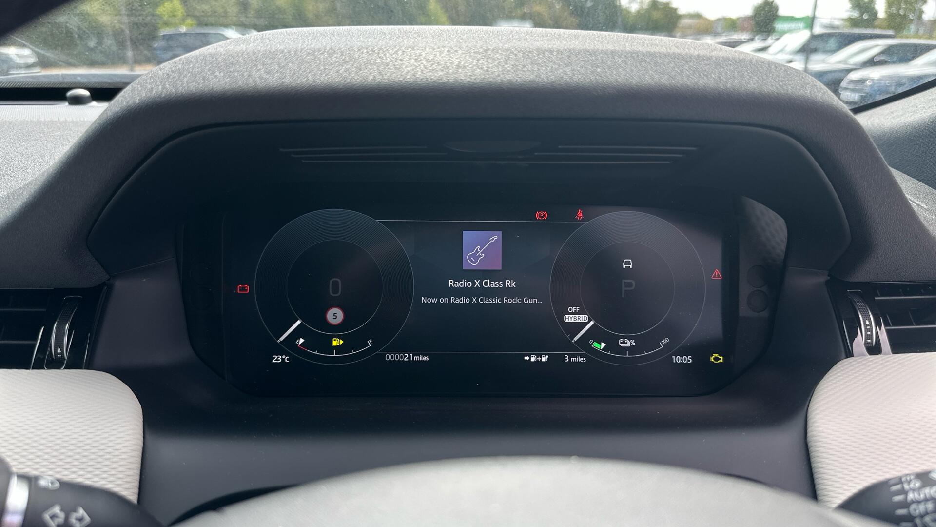 Land Rover Discovery Sport view 13