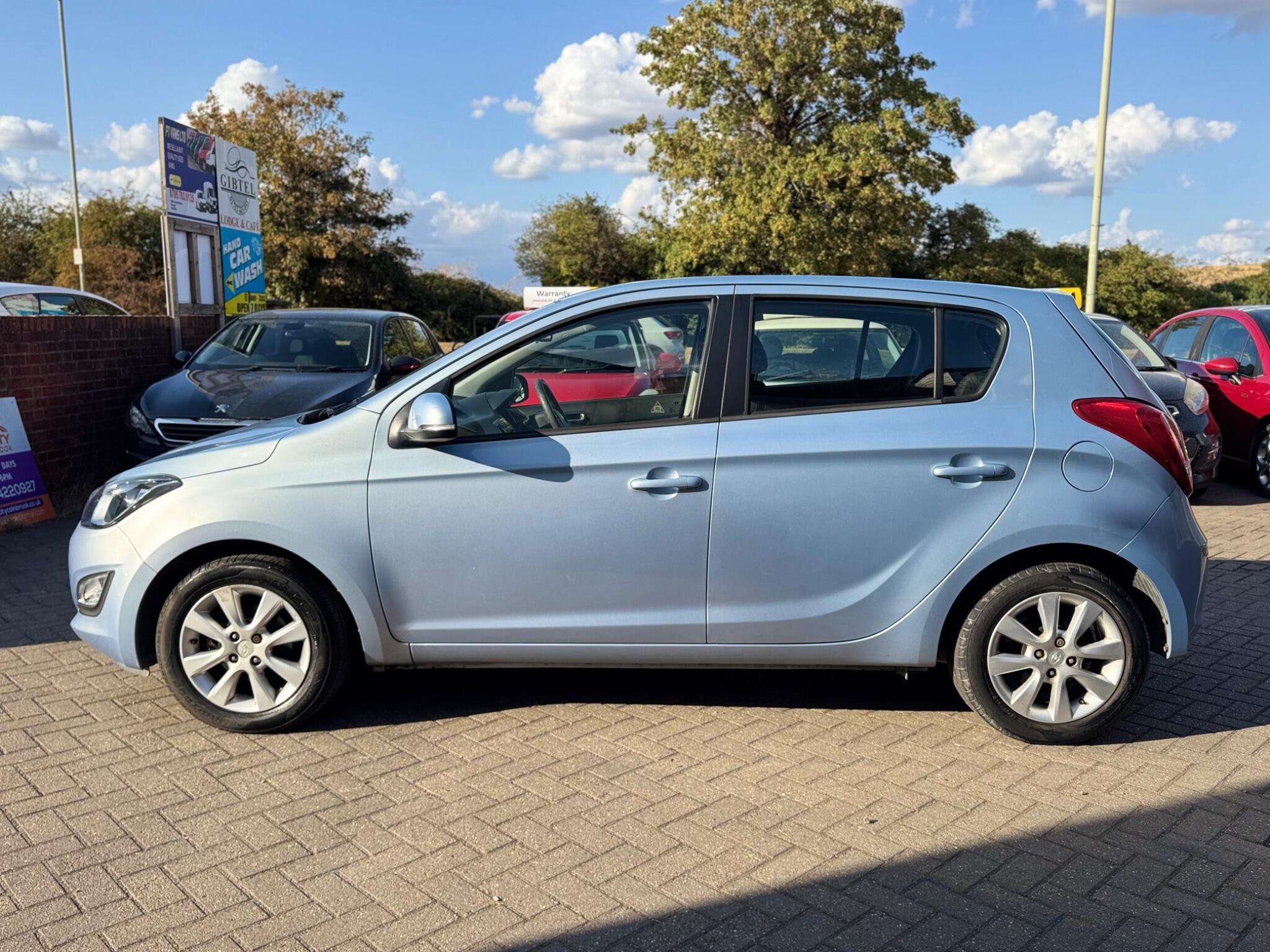 Hyundai I20 view 5