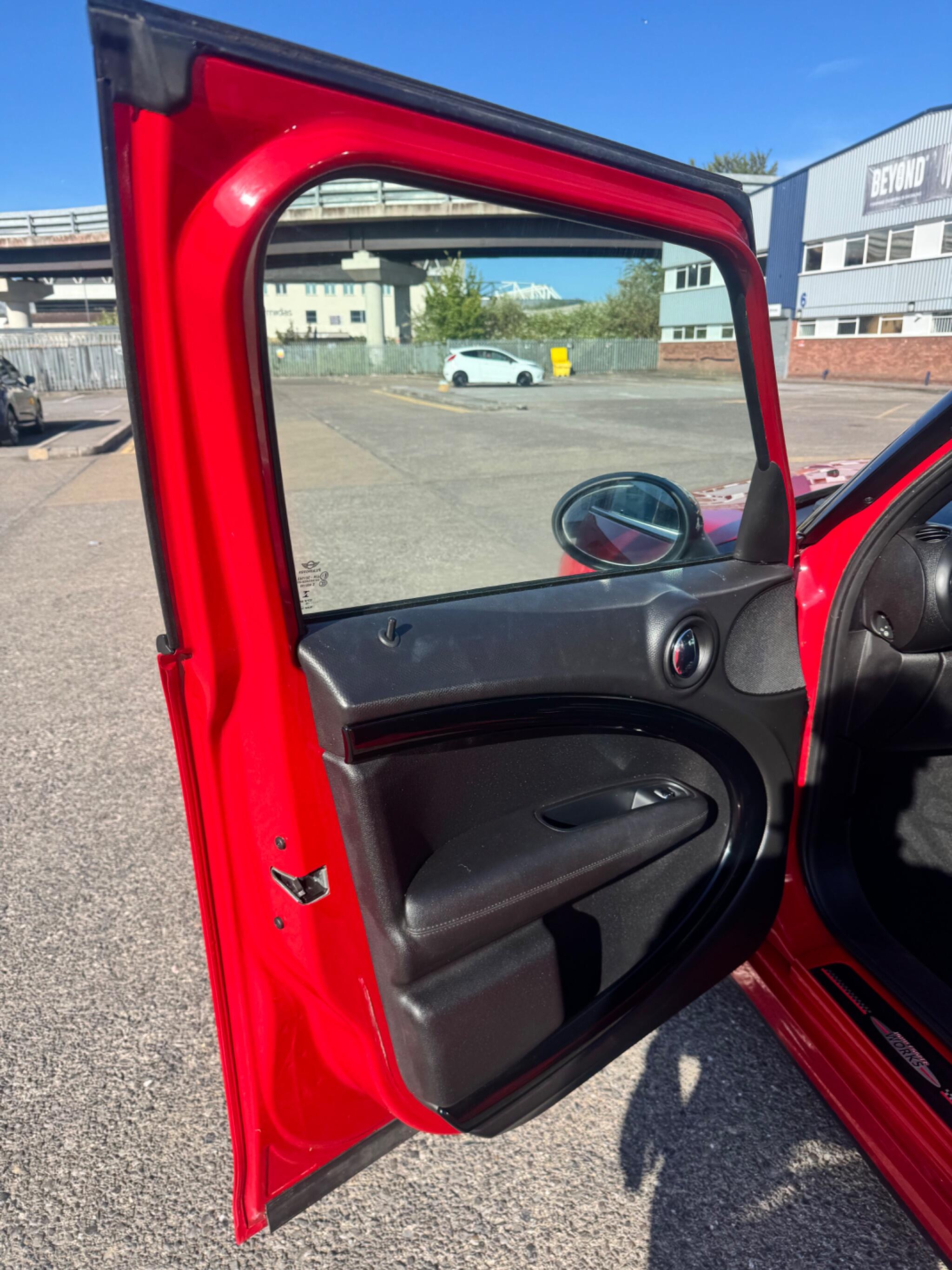 Mini Countryman view 24