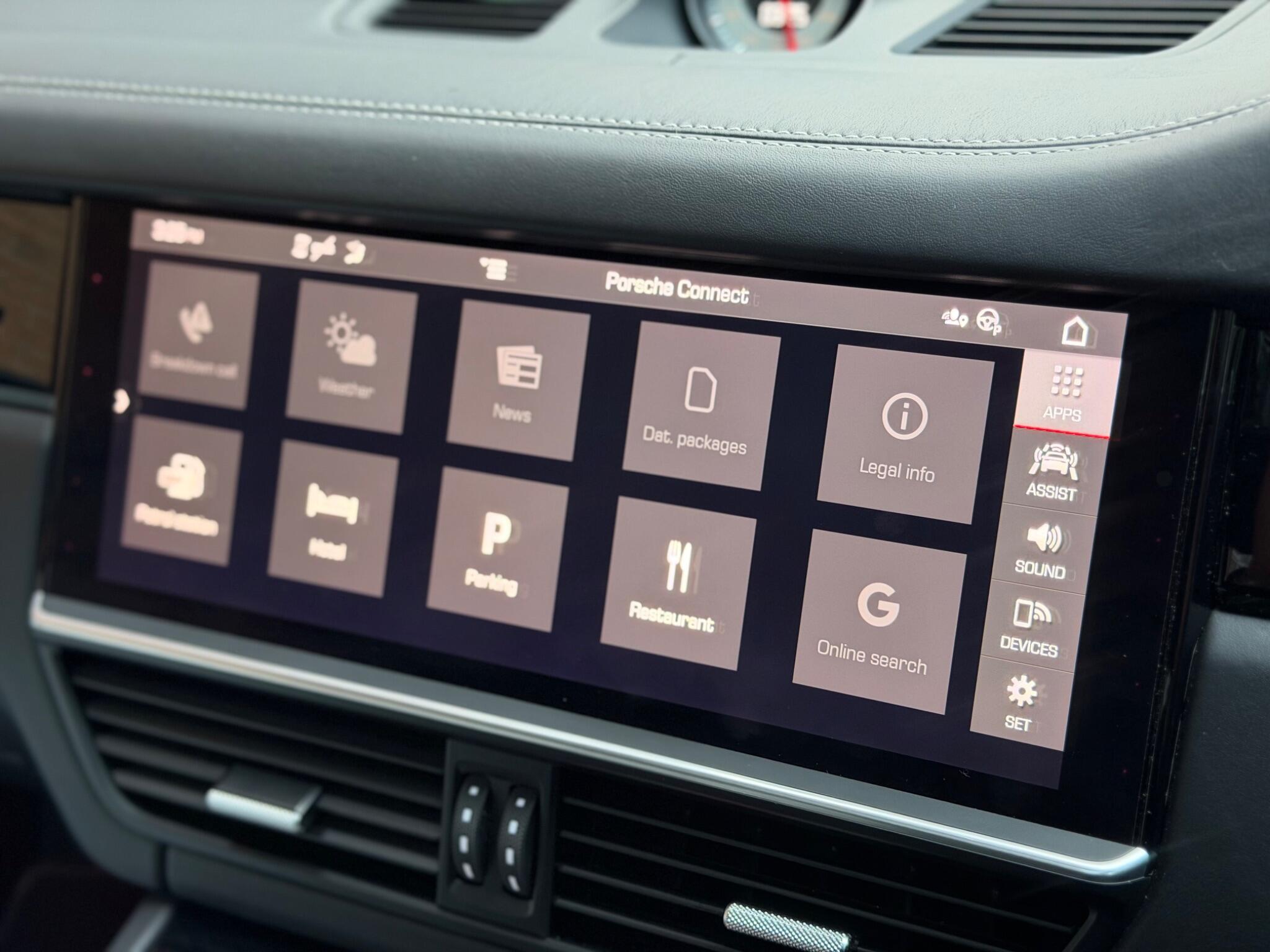 Porsche Cayenne view 31