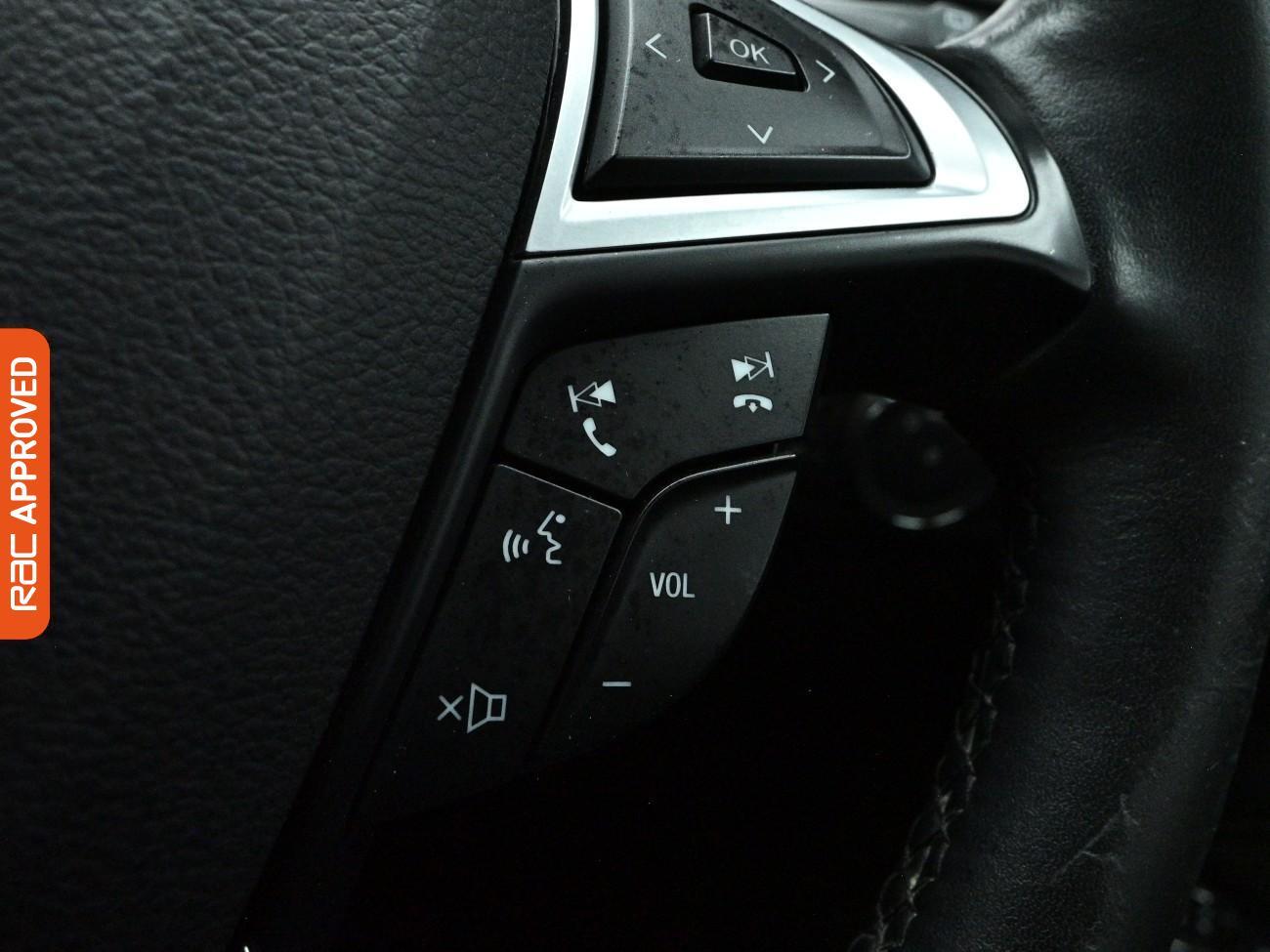 Ford Mondeo view 23