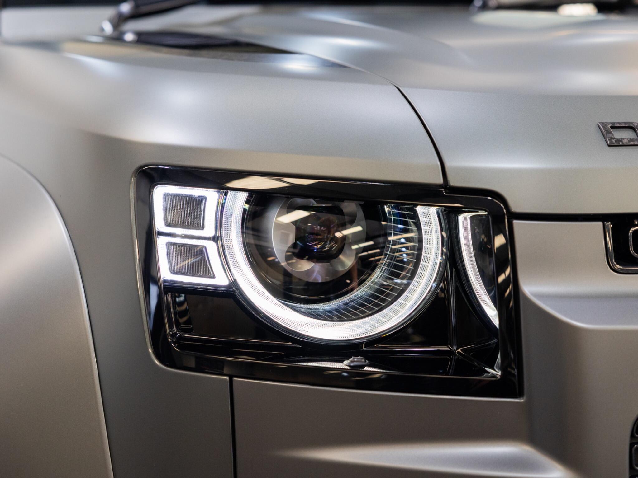 Land Rover Defender 110 view 30