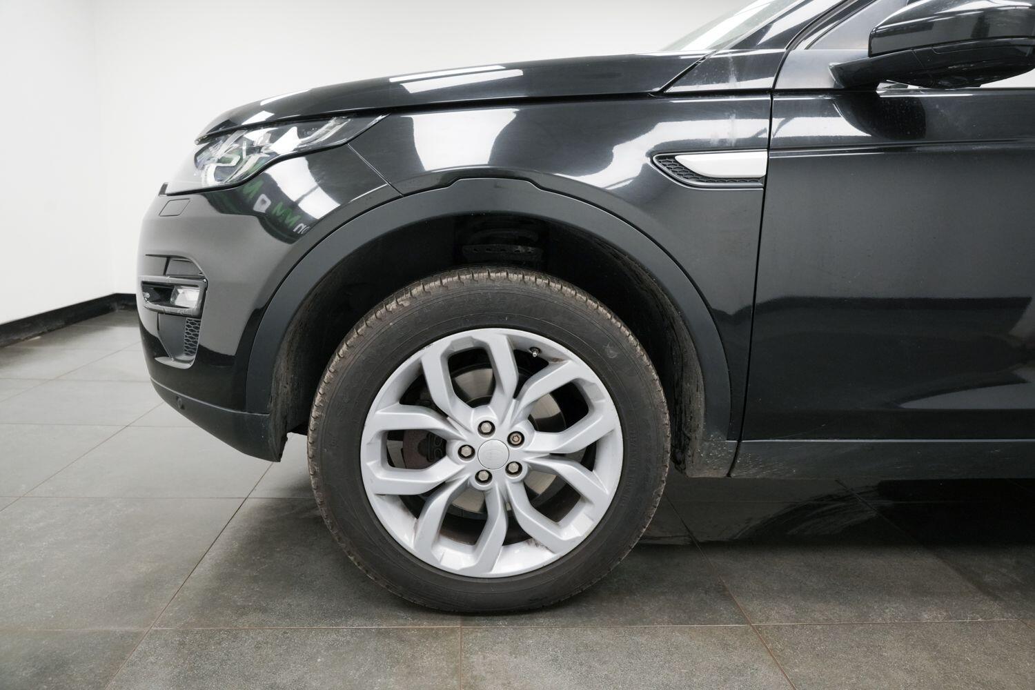 Land Rover Discovery Sport view 6