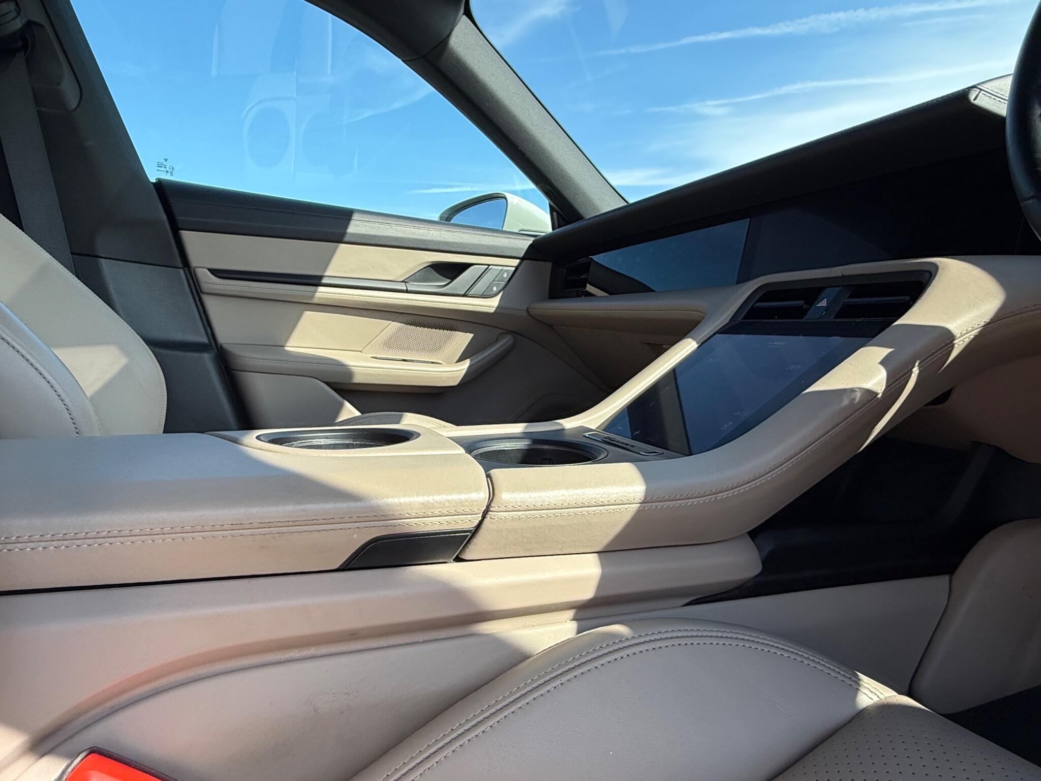 Porsche Taycan view 36