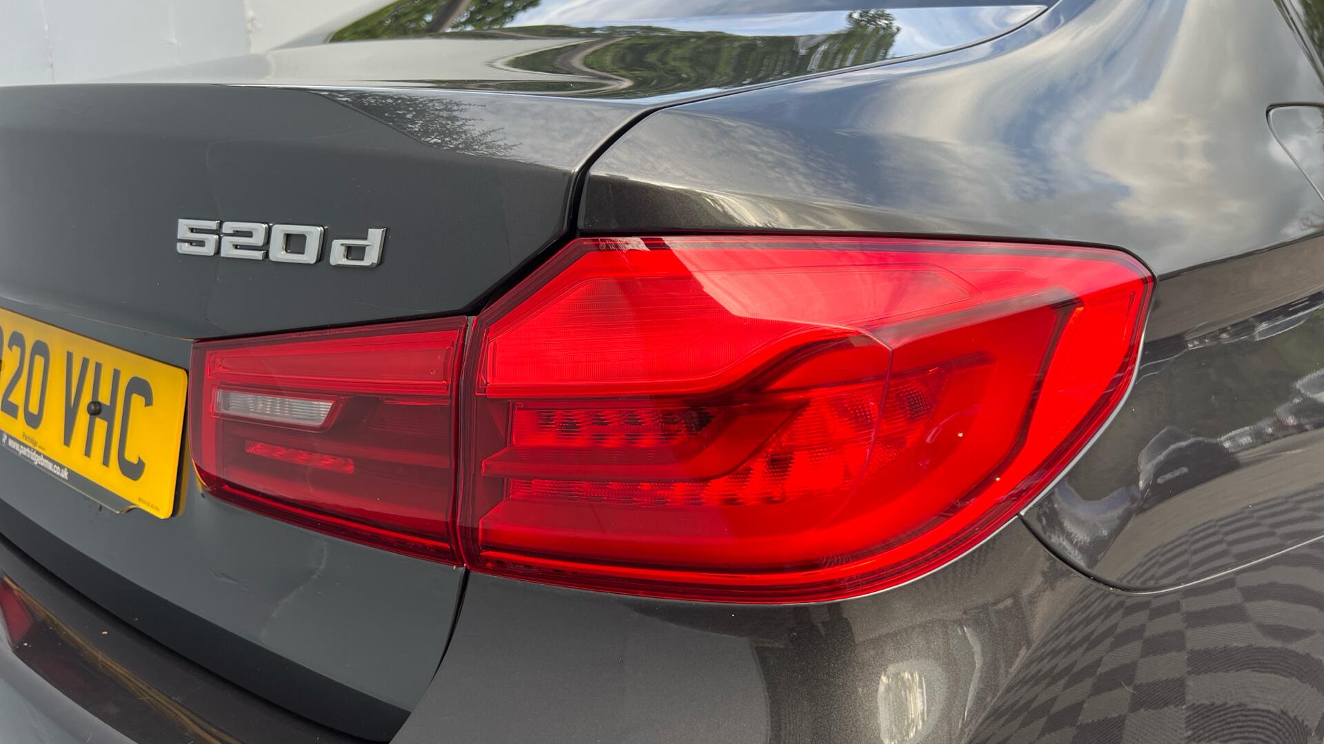 BMW 5 Series view 22