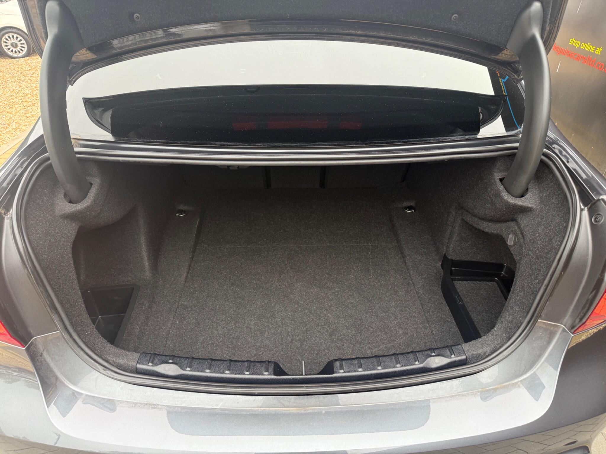 BMW 3 Series view 26
