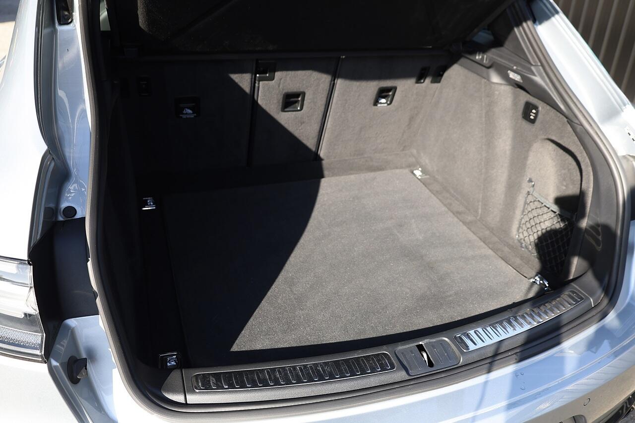 Porsche Macan view 39