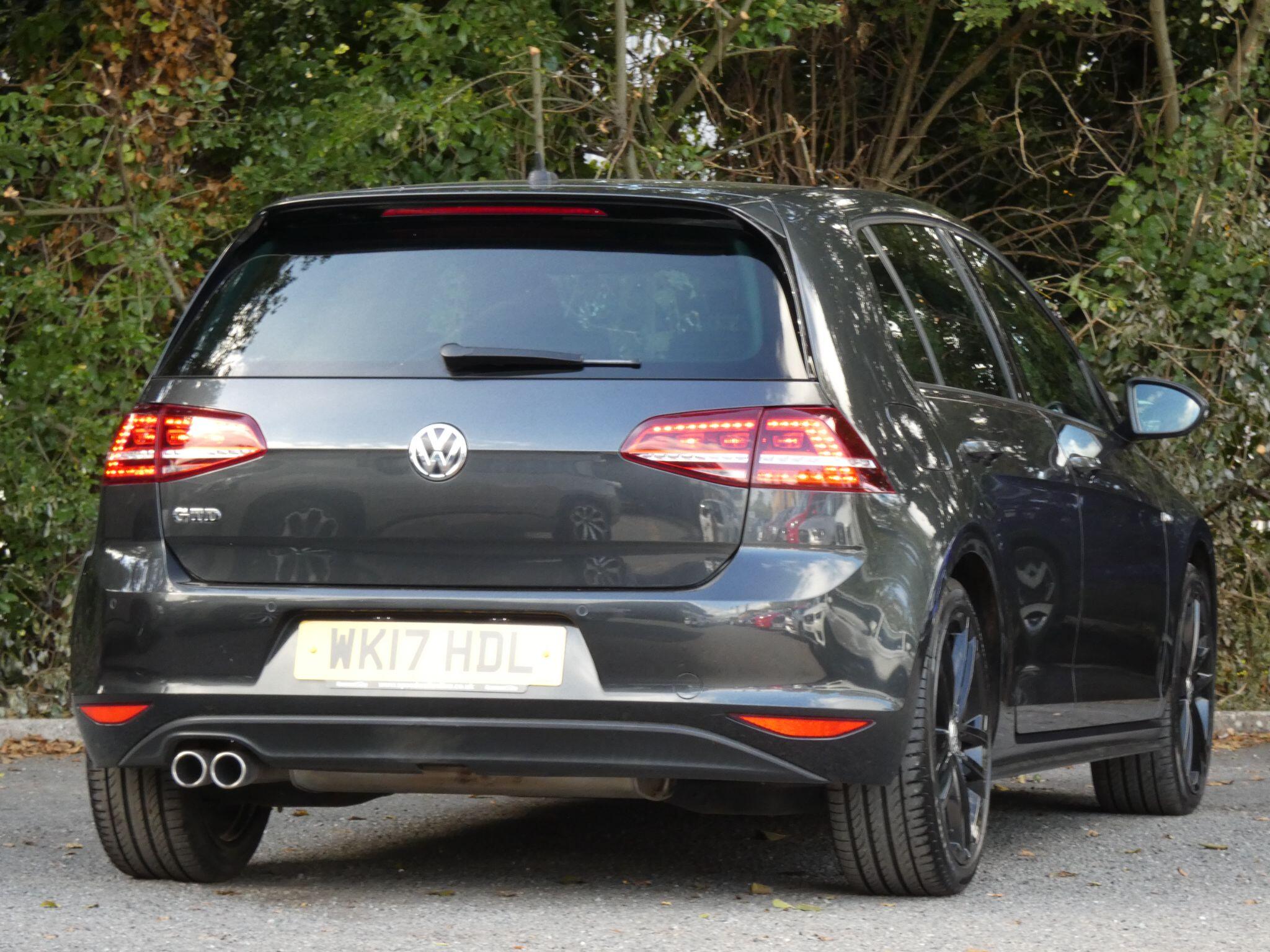 Volkswagen Golf view 3