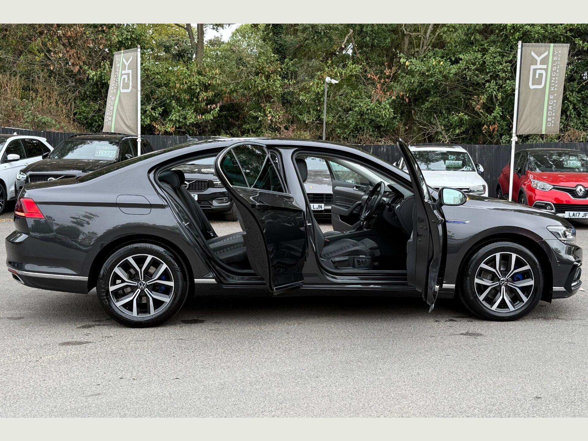 Volkswagen Passat view 21