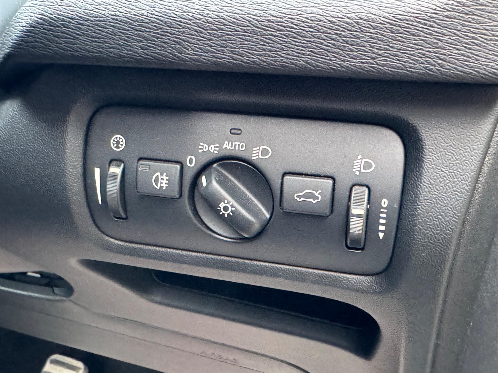 Volvo V40 view 25