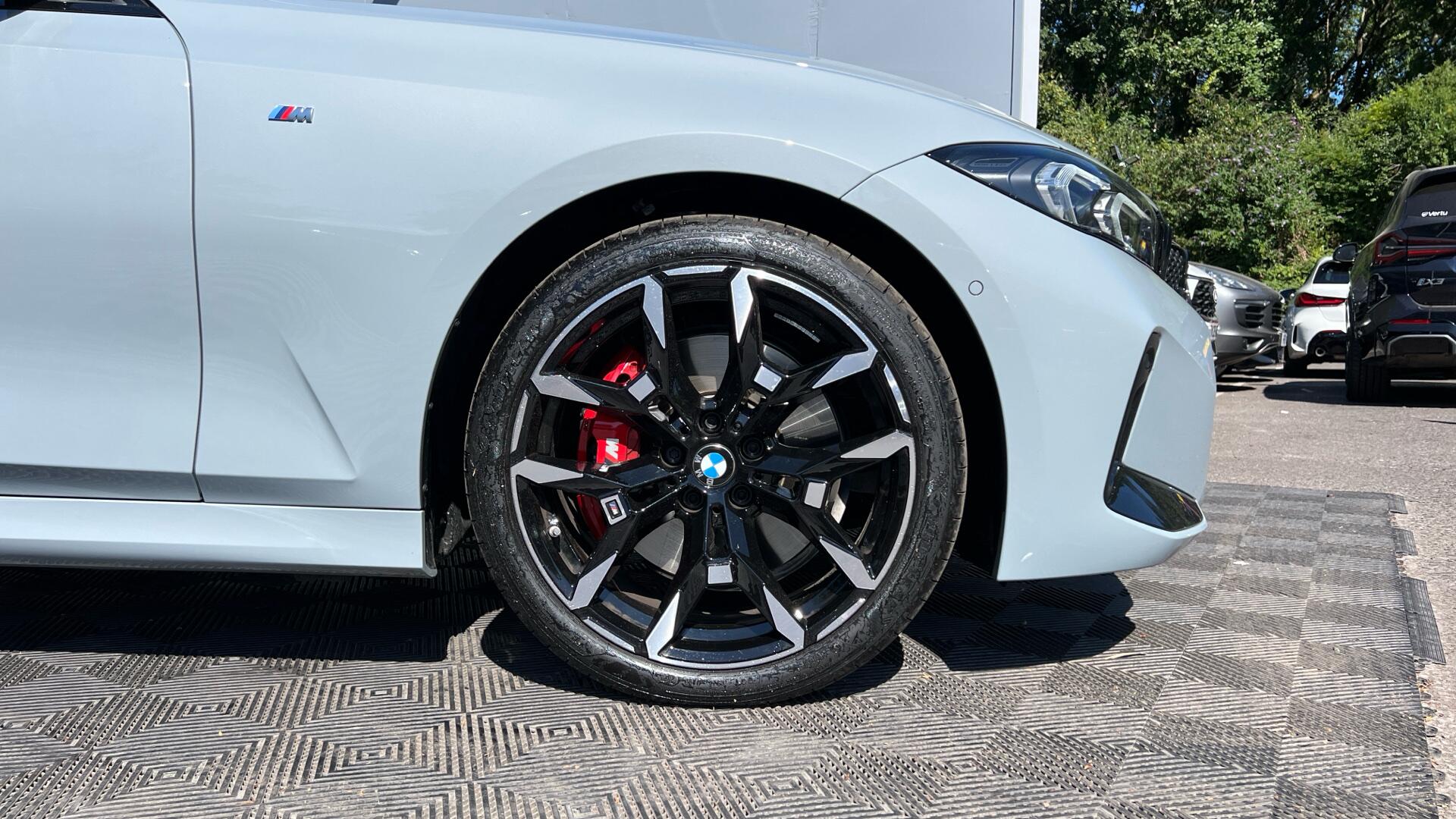 BMW 3 Series view 14