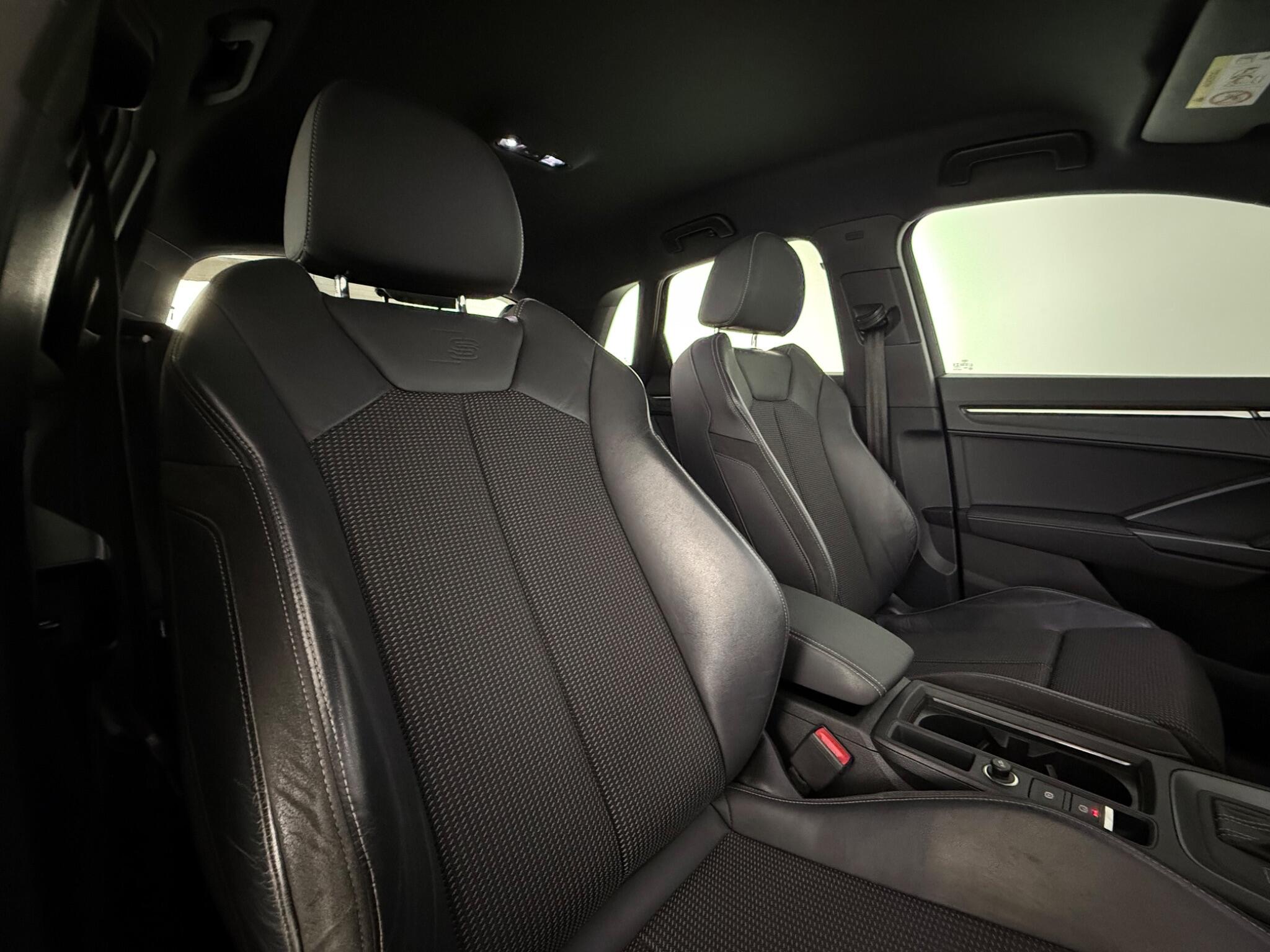 Audi Q3 view 26