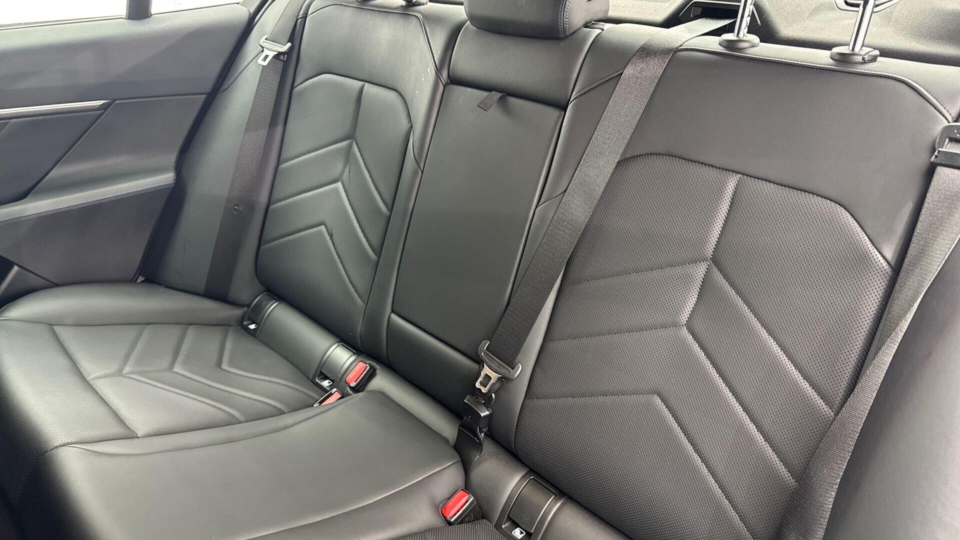 BMW i5 view 12