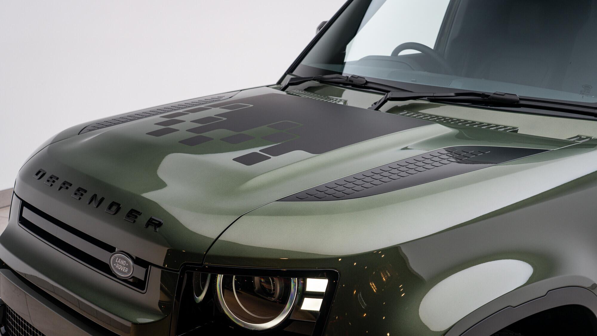 Land Rover Defender view 36