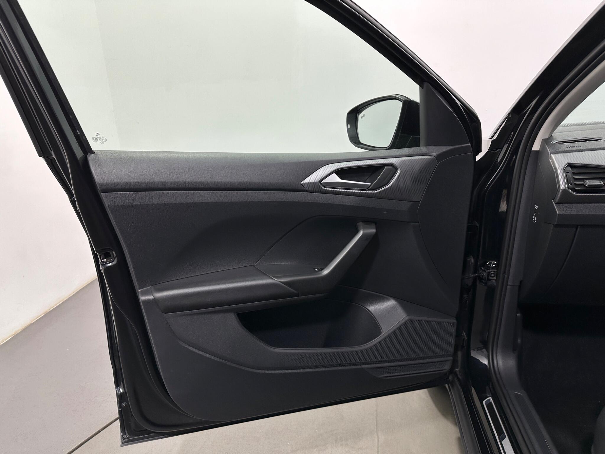 Volkswagen T-Cross view 37