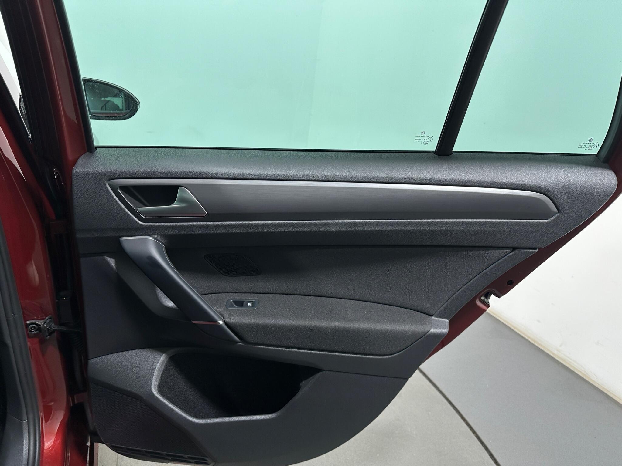 Volkswagen Golf Sportsvan view 43