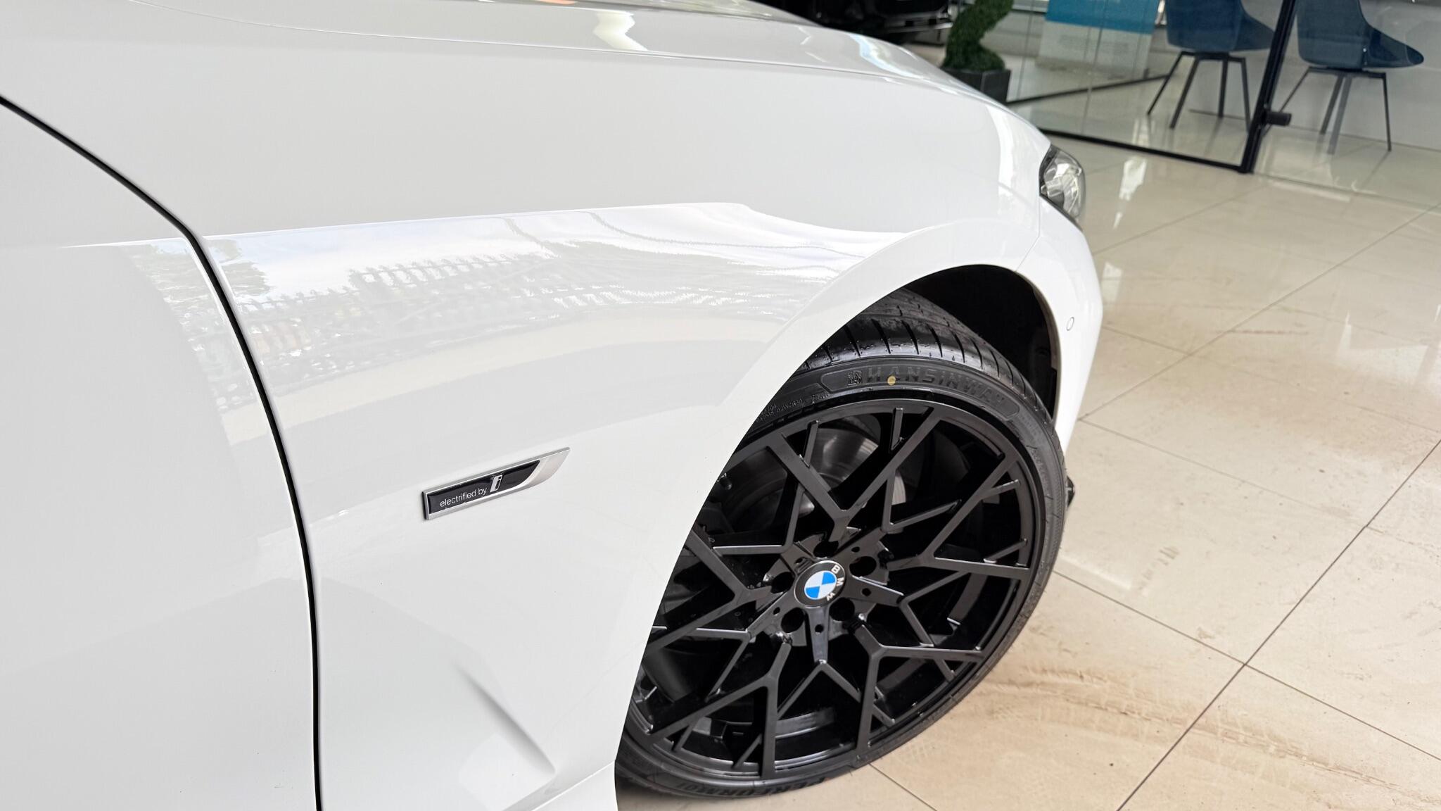 BMW 3 Series view 9