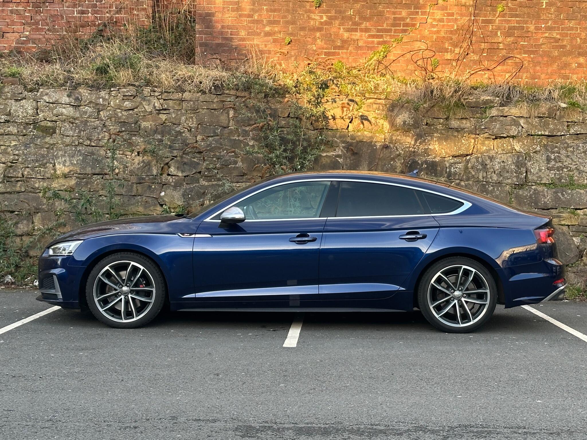 Audi S5 view 4