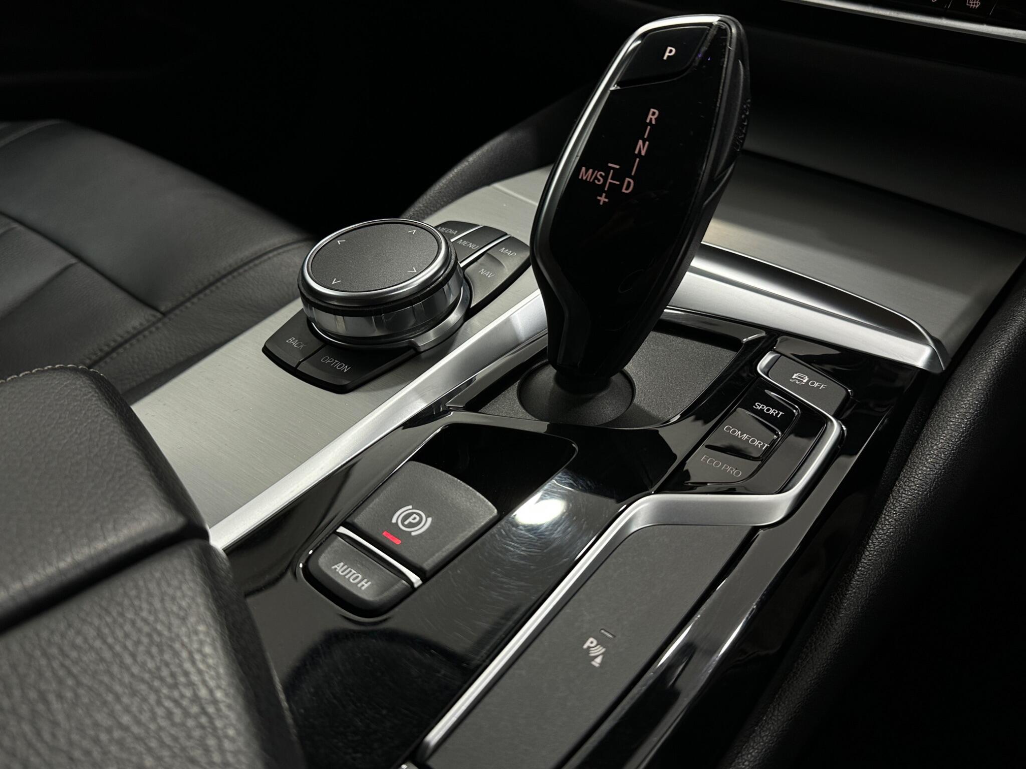 BMW 5 Series view 21