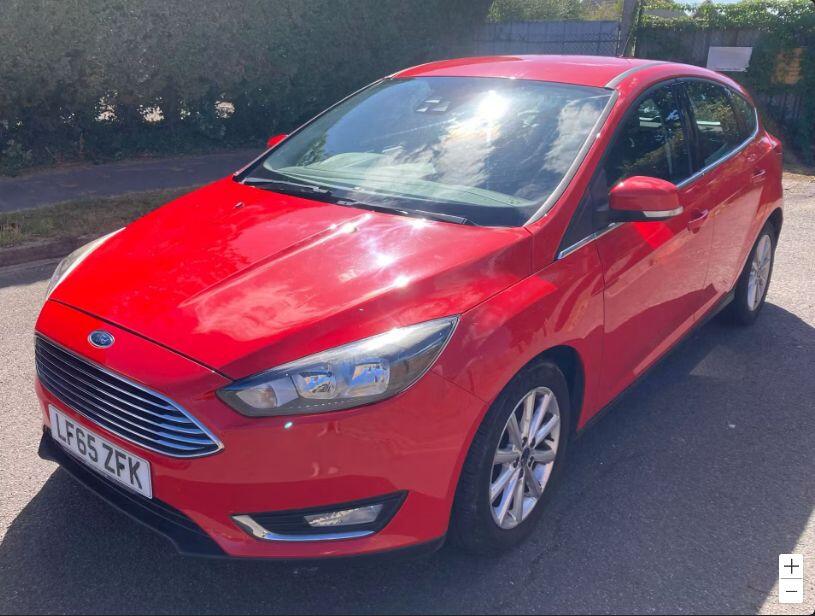 Ford Focus view 12