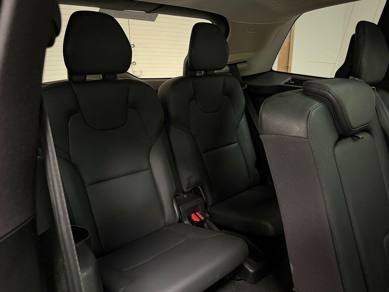 Volvo XC90 view 5