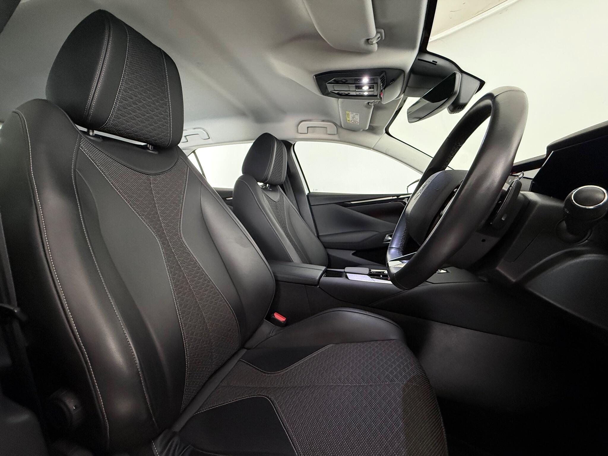DS Automobiles DS 4 view 13