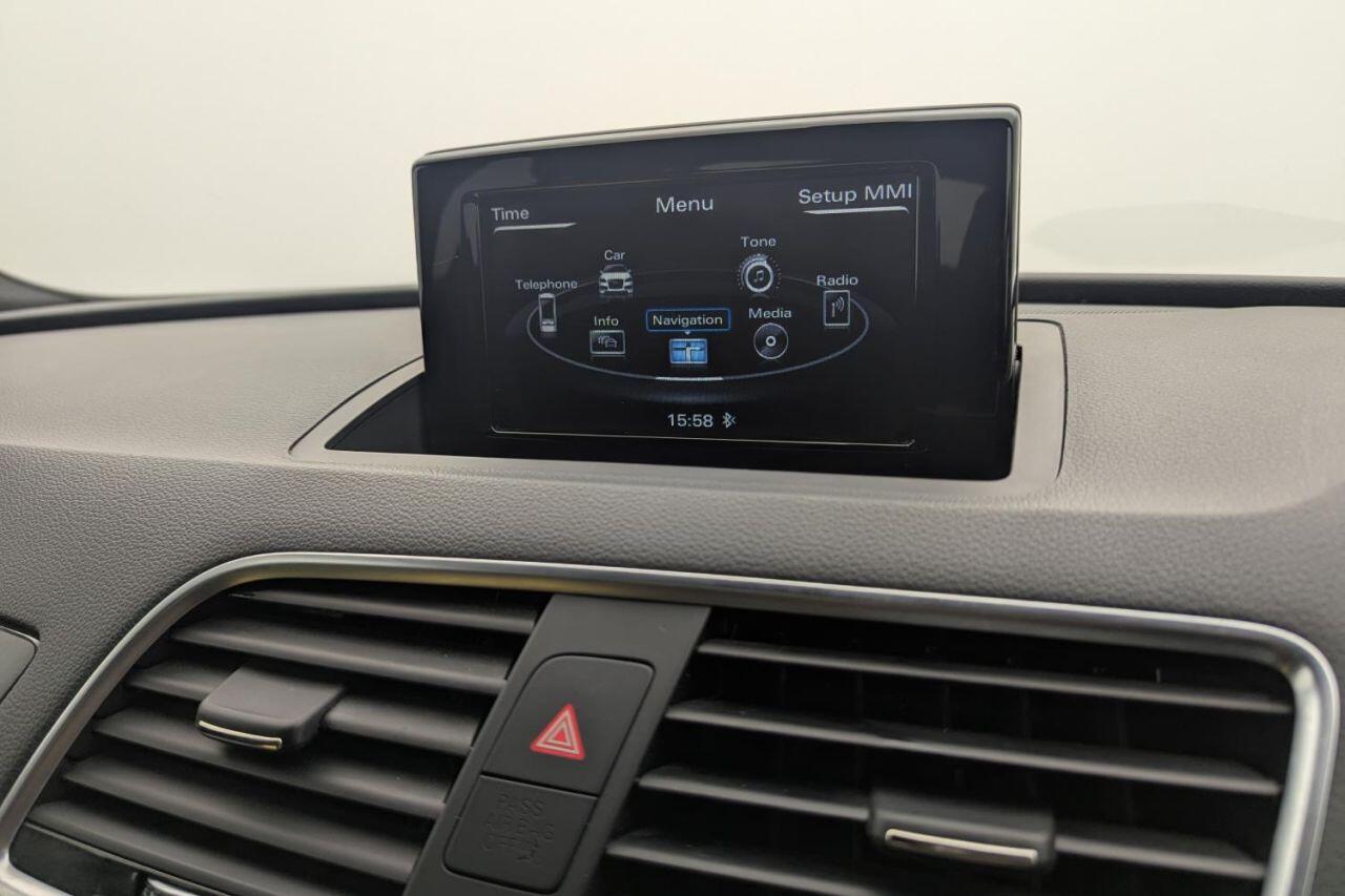 Audi Q3 view 18