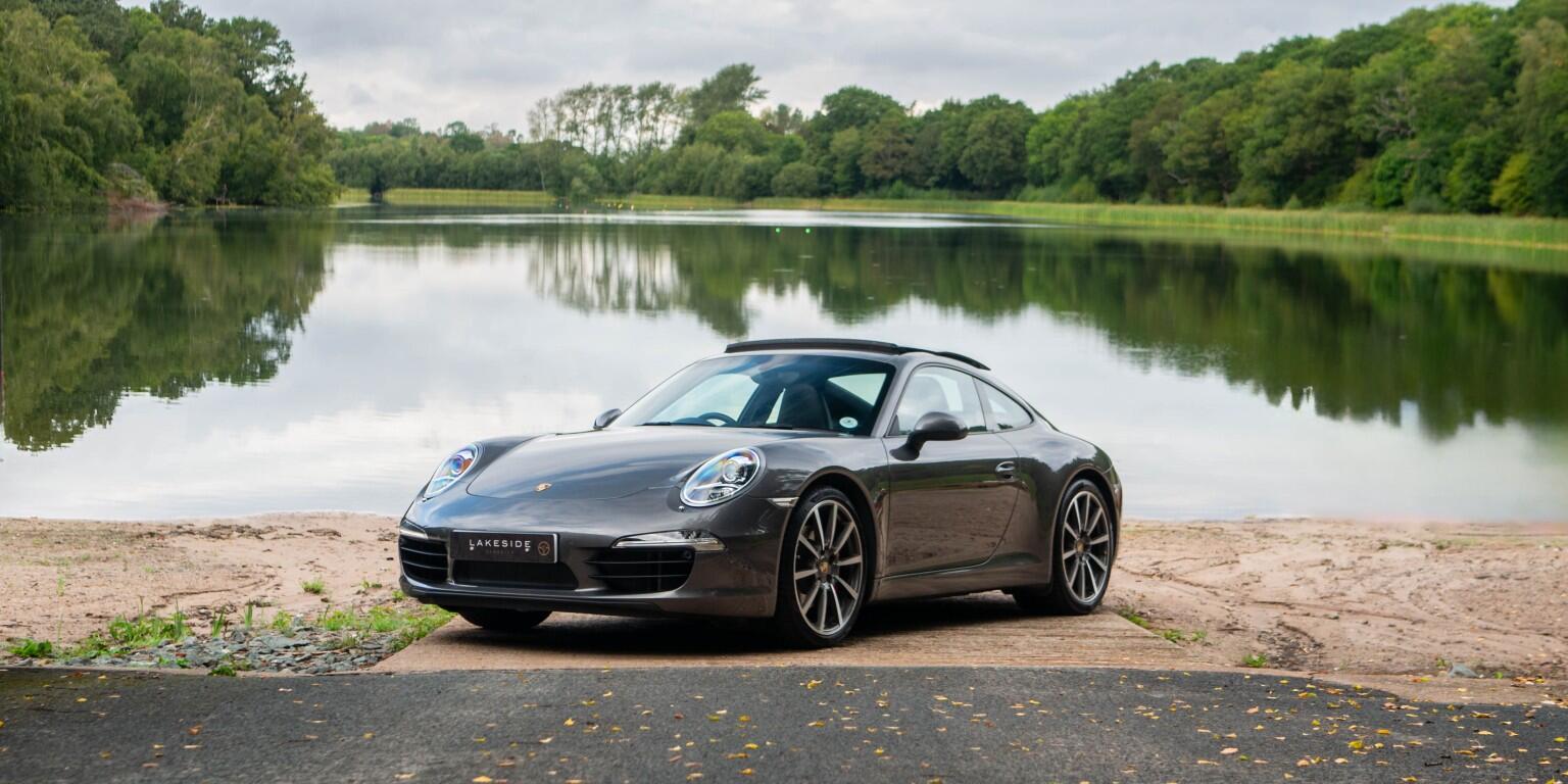 Porsche 911 view 3