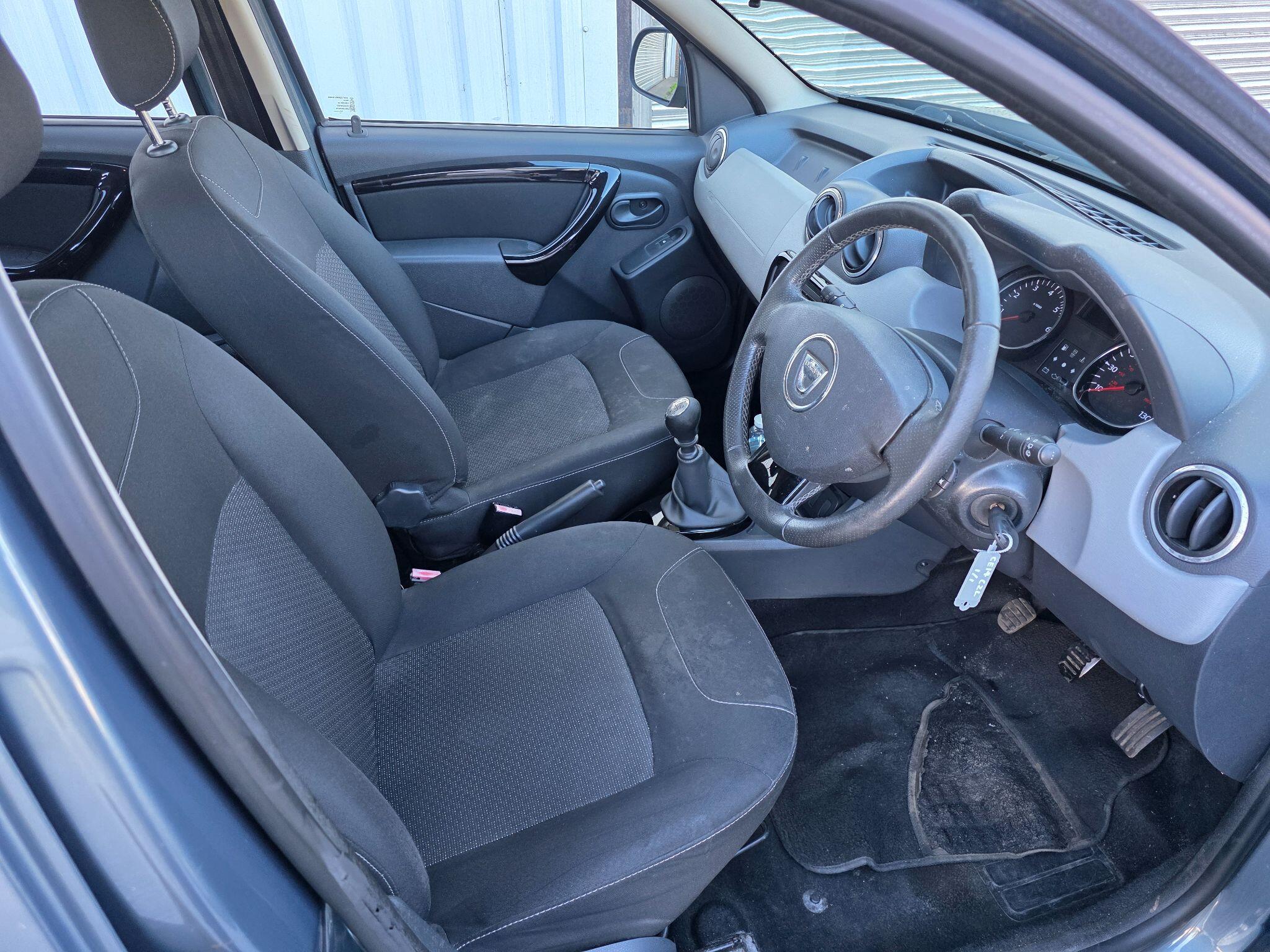 Dacia Duster view 12