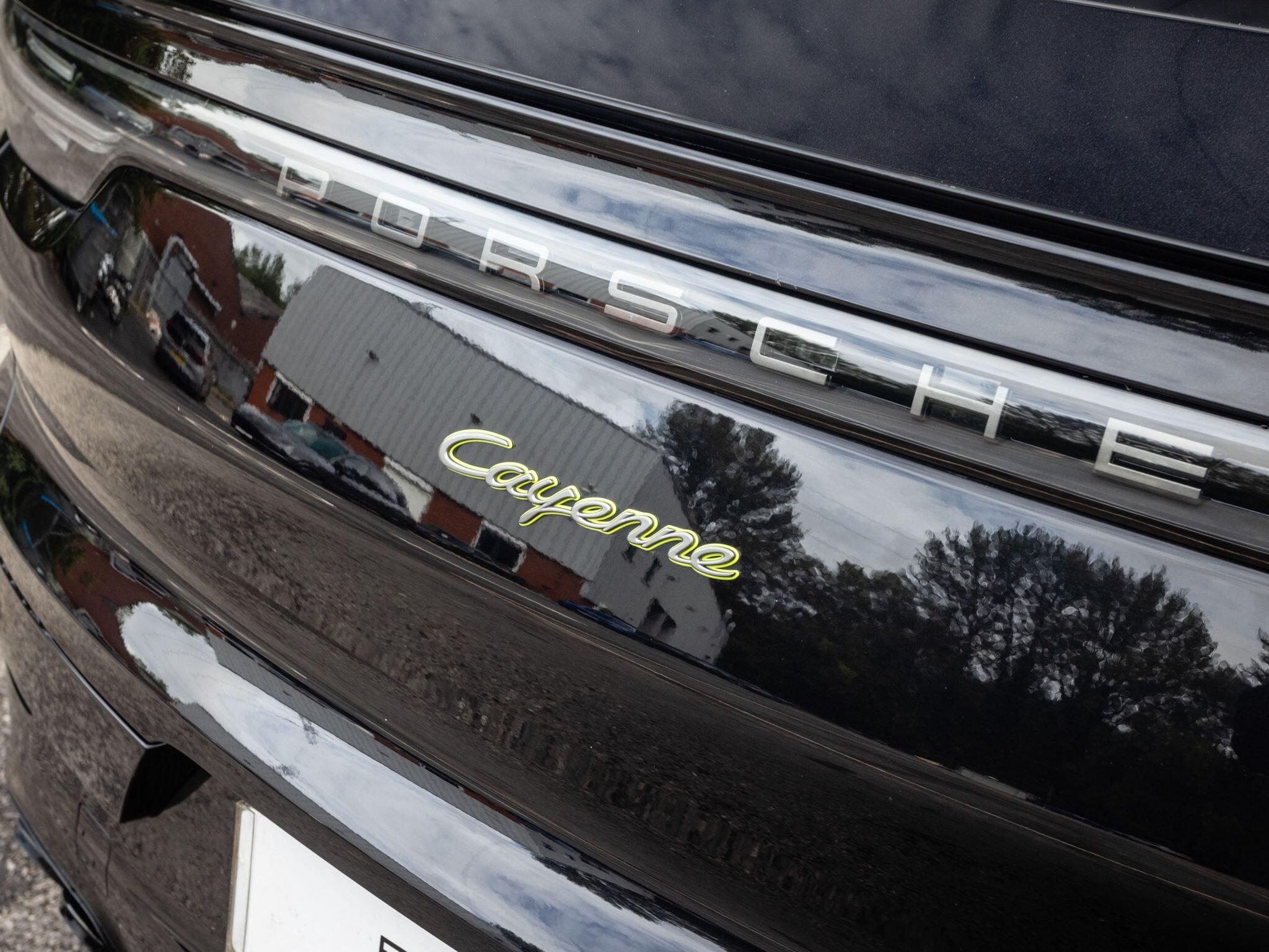 Porsche Cayenne view 31