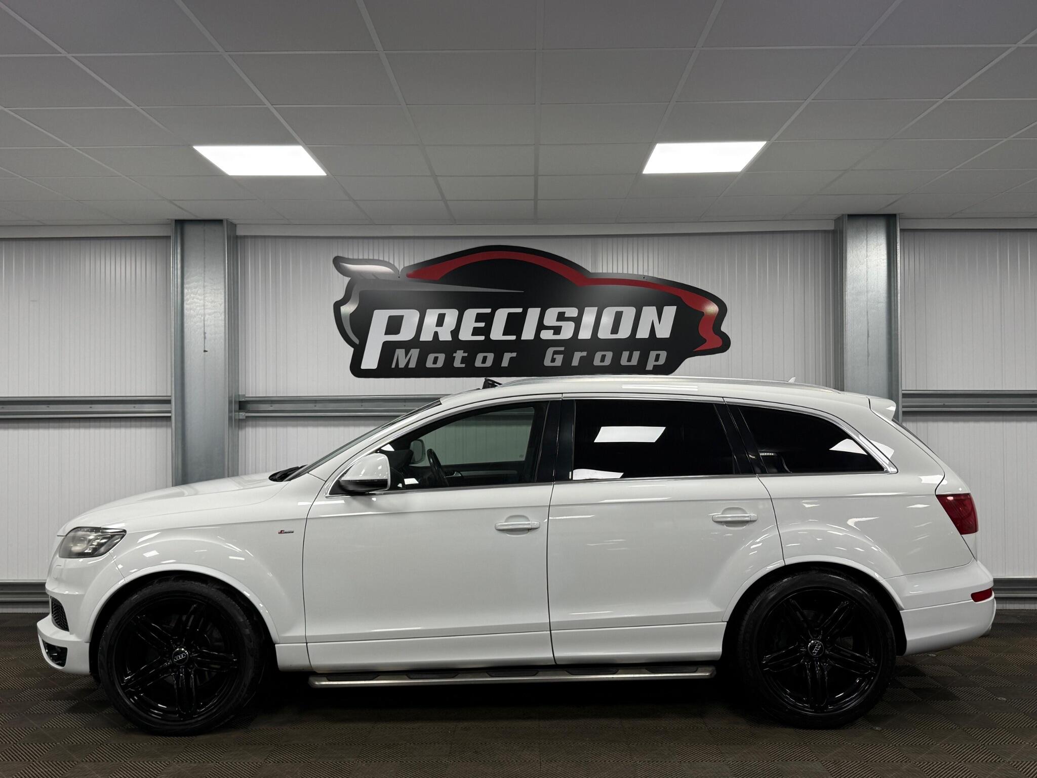 Audi Q7 view 10