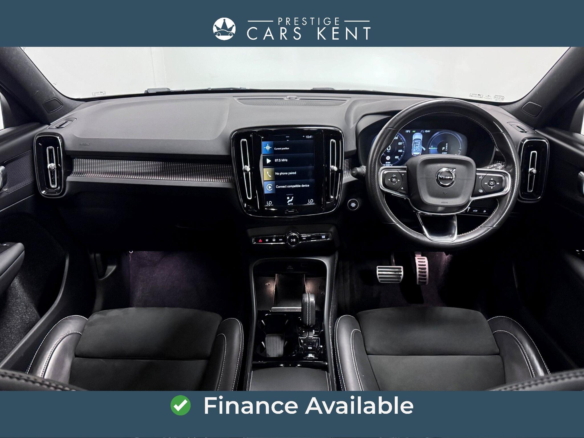 Volvo XC40 view 2