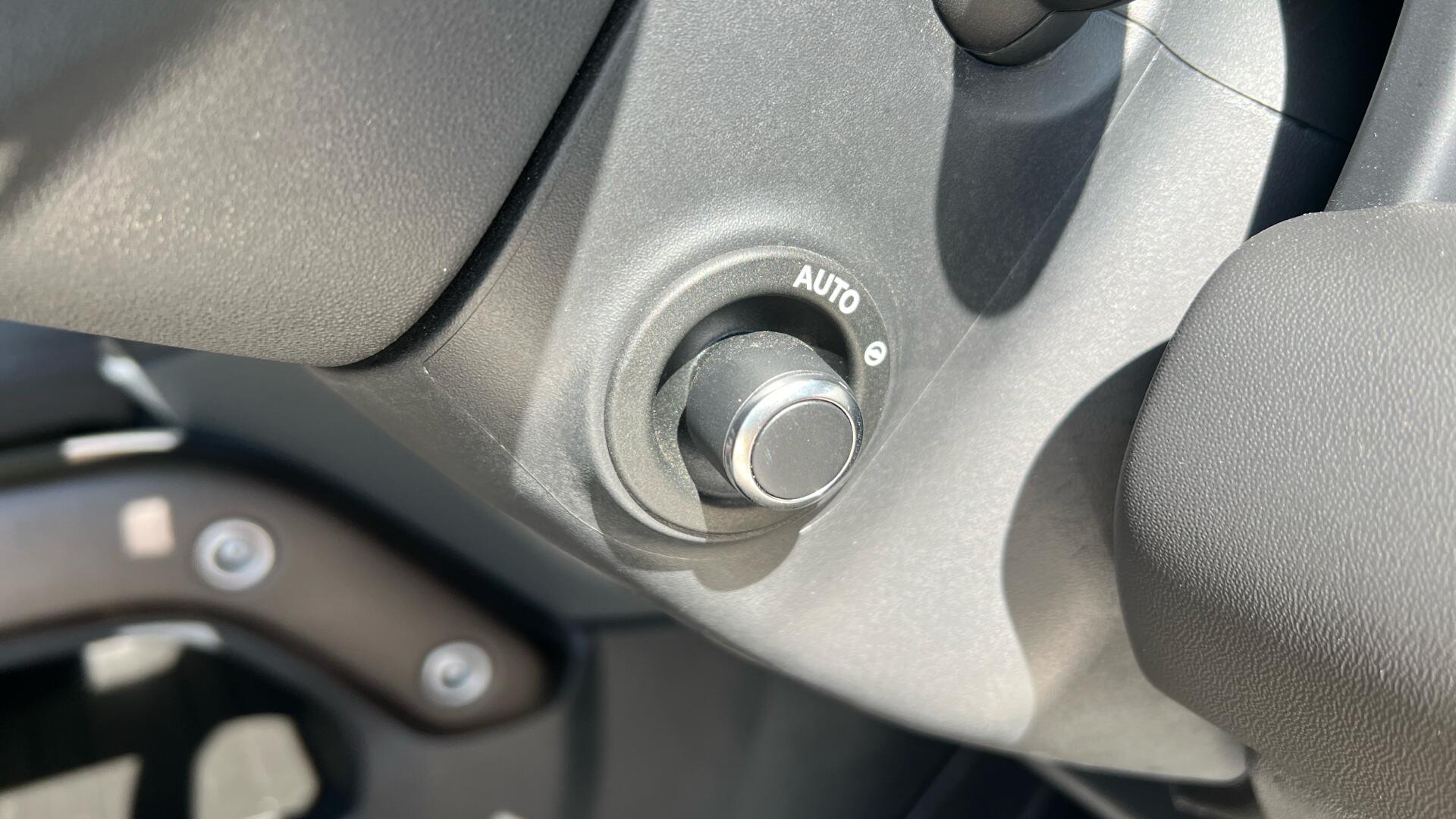 Land Rover Defender view 72