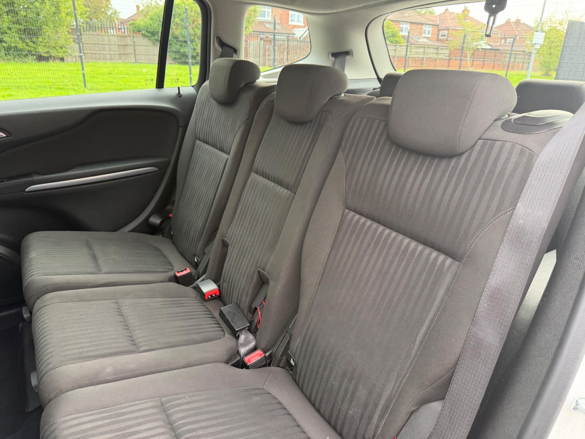 Vauxhall Zafira Tourer view 16