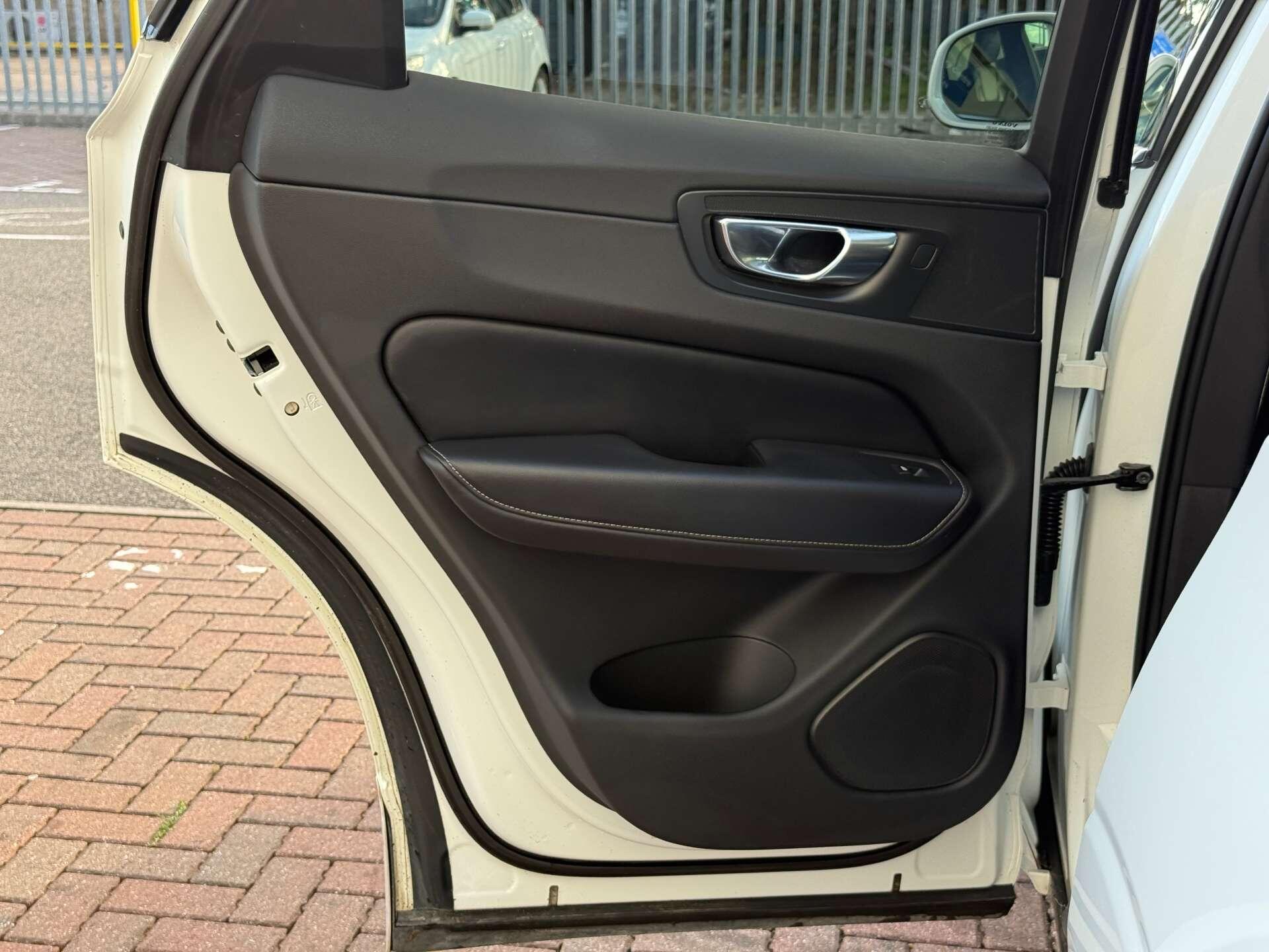 Volvo XC60 view 26