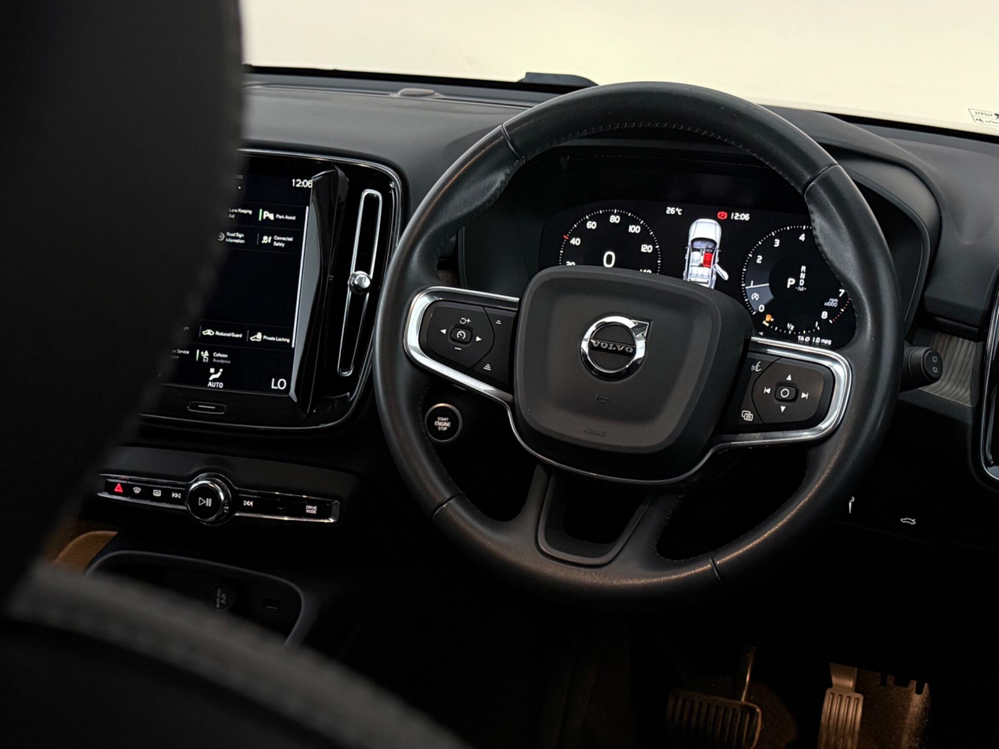 Volvo XC40 view 14
