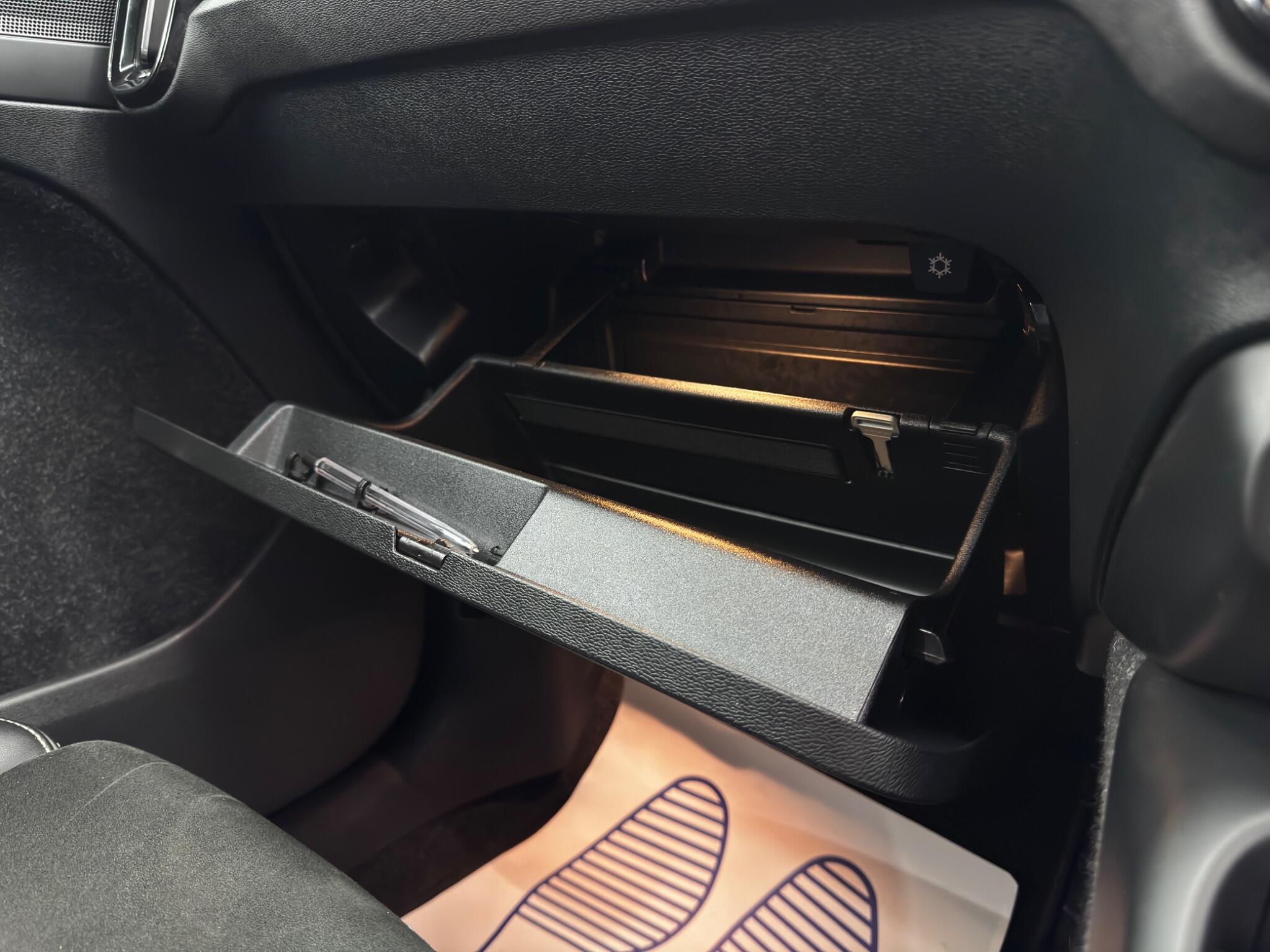 Volvo XC40 view 34