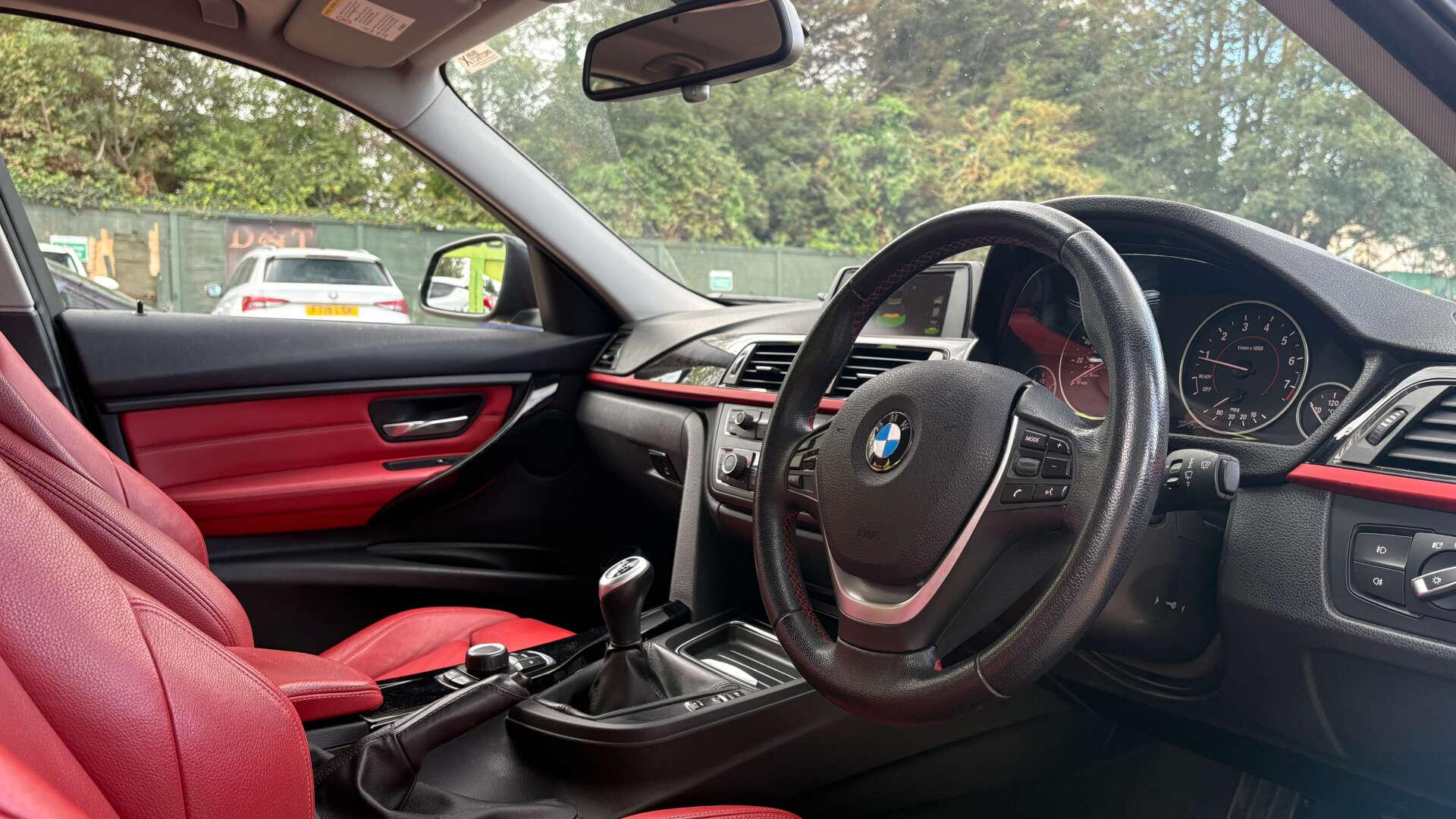 BMW 3 Series view 11