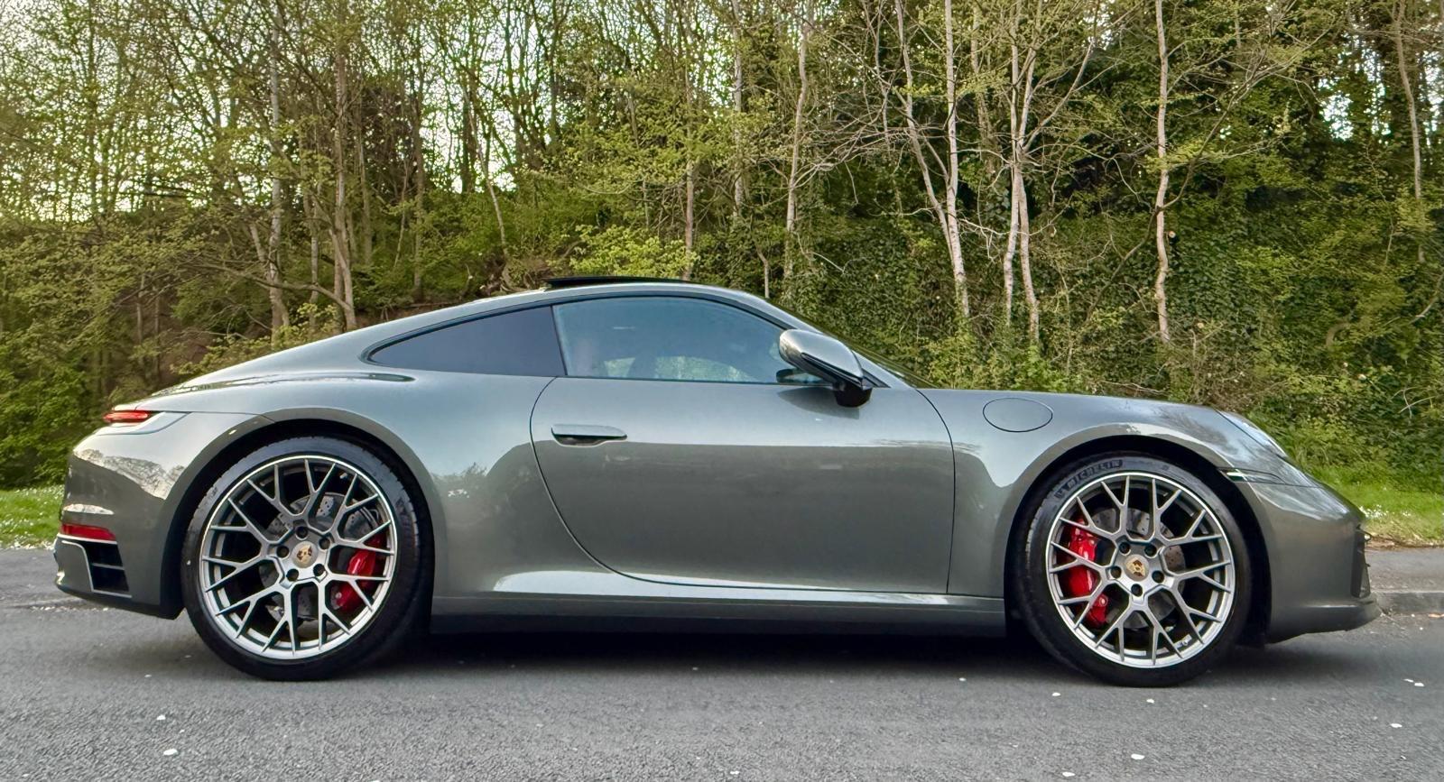 Porsche 911 view 4